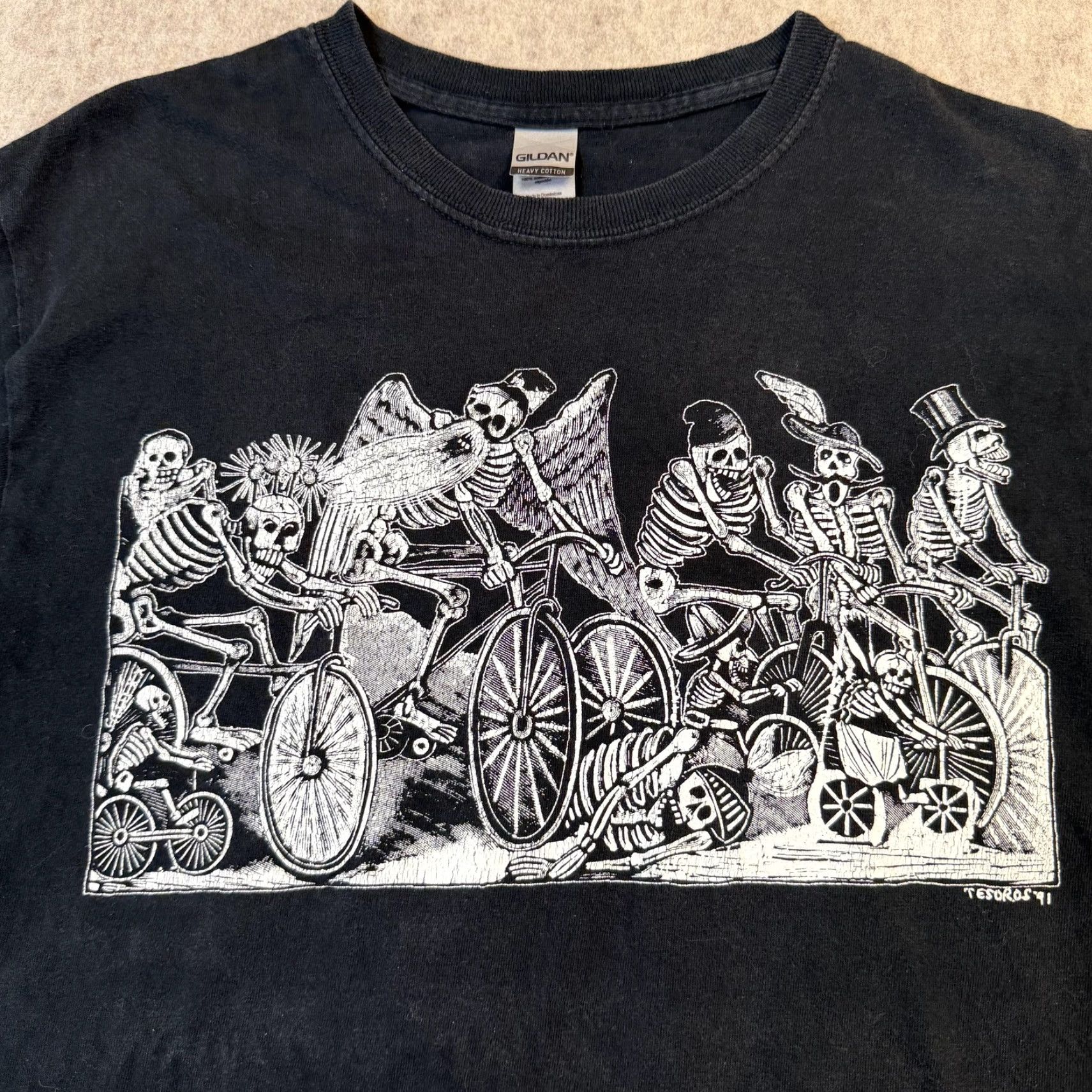 Gildan Day of the Dead Skeletons Bicycles Shirt Mens Medium Black Graphic Tesoros 1991 Size US M / EU 48-50 / 2 - 4 Thumbnail