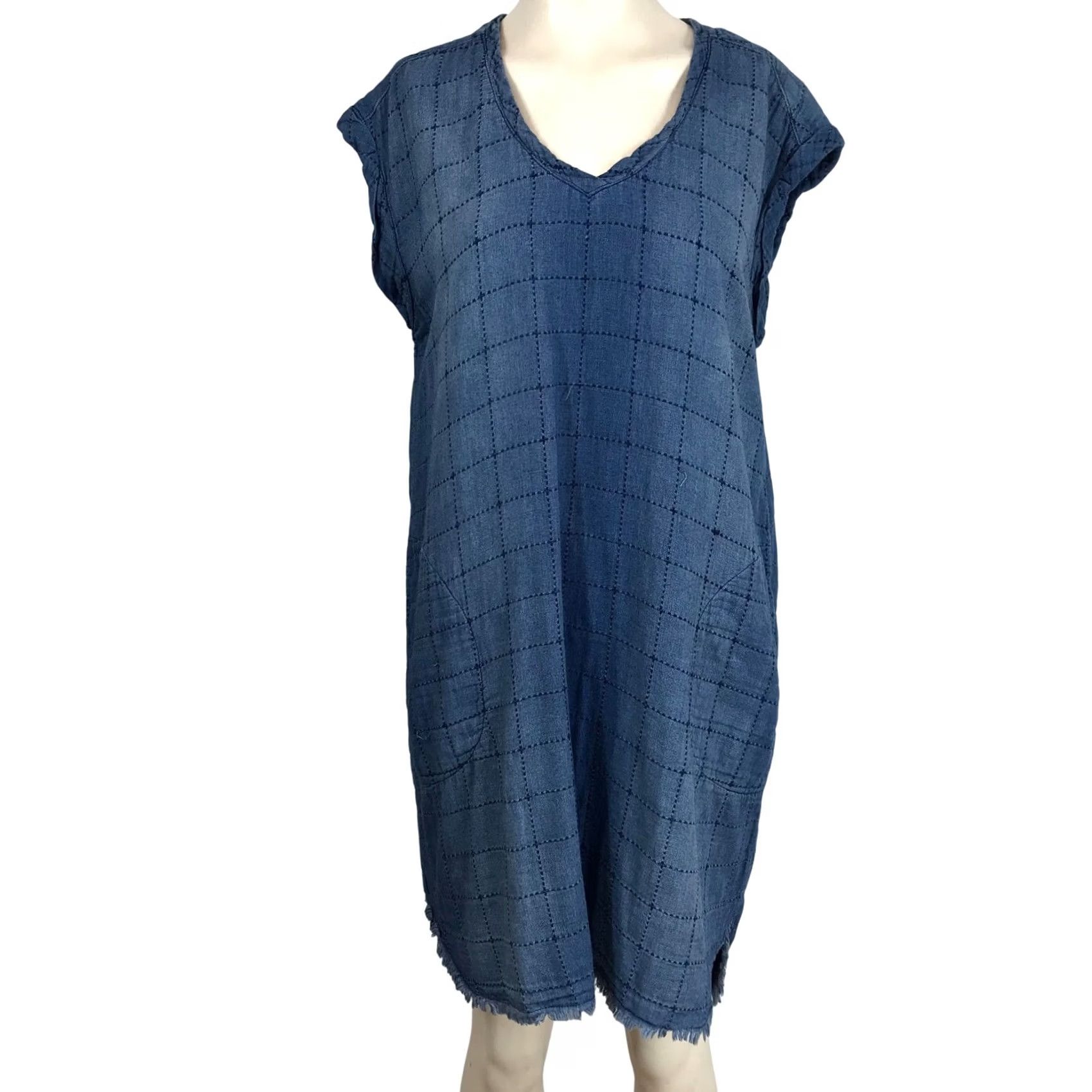 Denime cloth & stone denim patchwork v-neck shift dress womens L blue frayed hem bohemian casual short sleeve cap sleeve lightweight lightweight dress shift Size L / US 10 / IT 46 - 2 Thumbnail