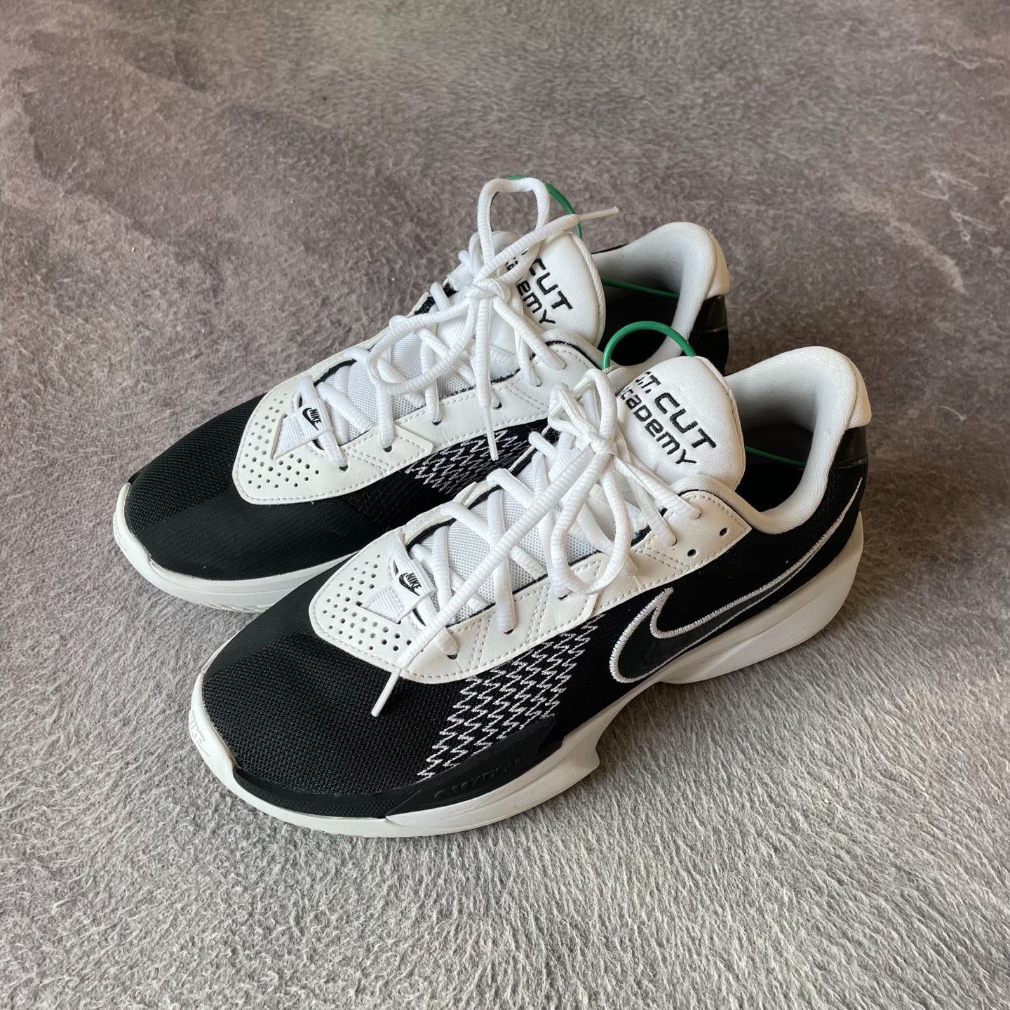 Nike Nike Black Lowtop Sneakers 42 Men Size US 9 / EU 42 - 1 Thumbnail