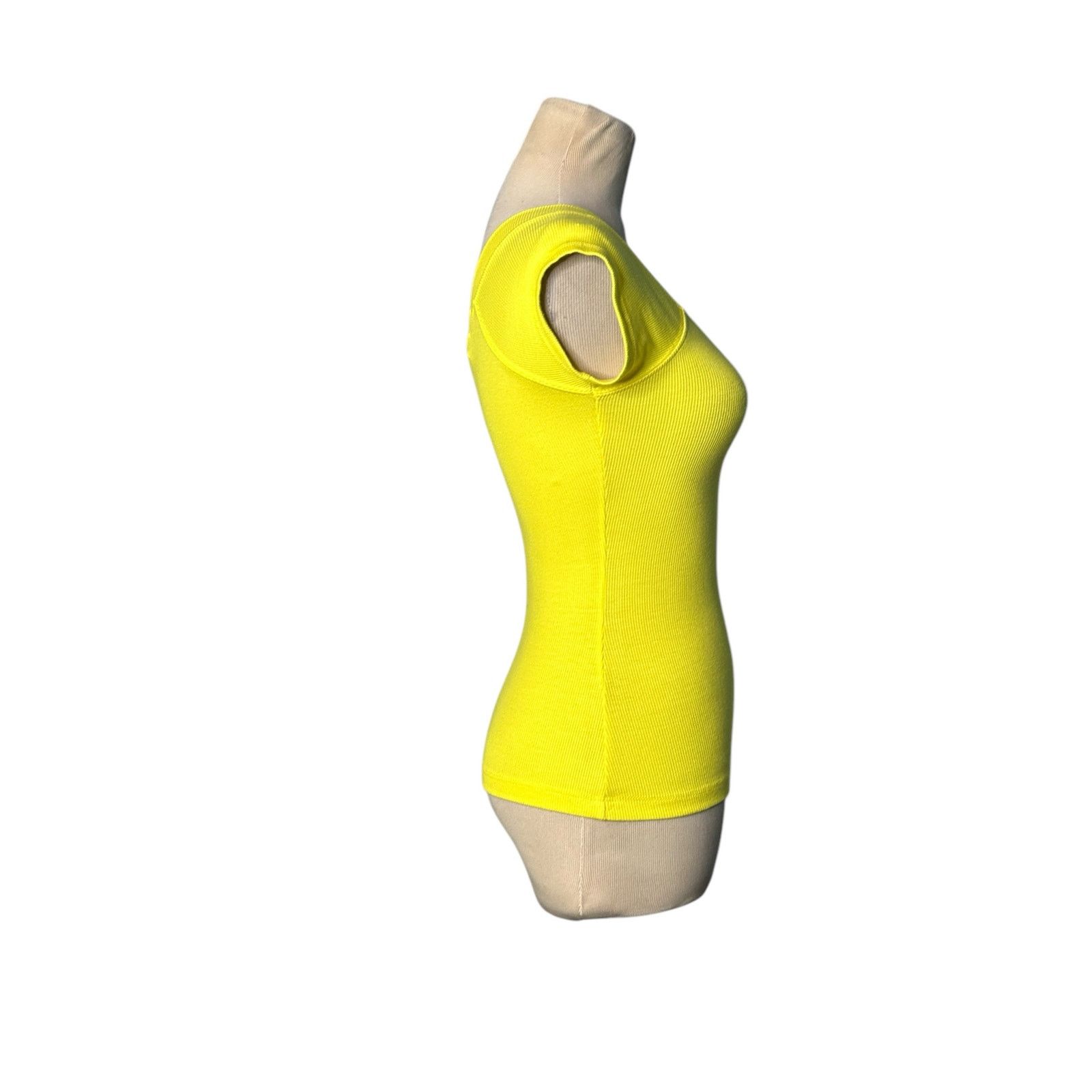 Bdg BDG yellow knit short sleeves v neck fitted top size Small Size S / US 4 / IT 40 - 16 Thumbnail