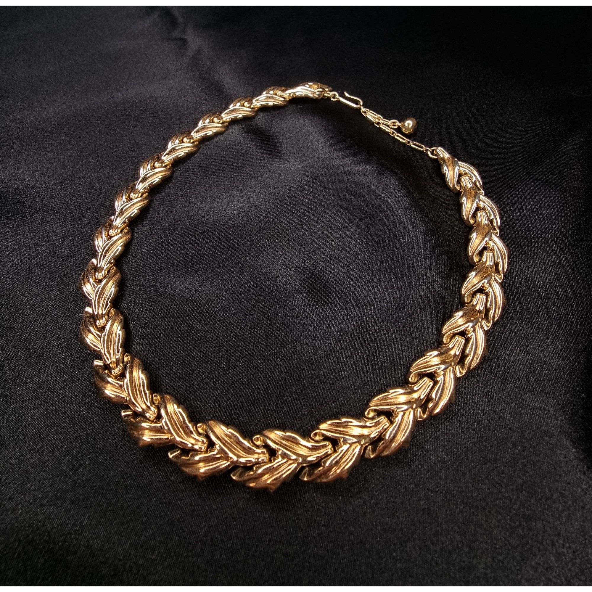 Vintage Vintage TRIFARI 1950s Gold-Tone Necklace With Textured Leaf Size ONE SIZE - 1 Thumbnail