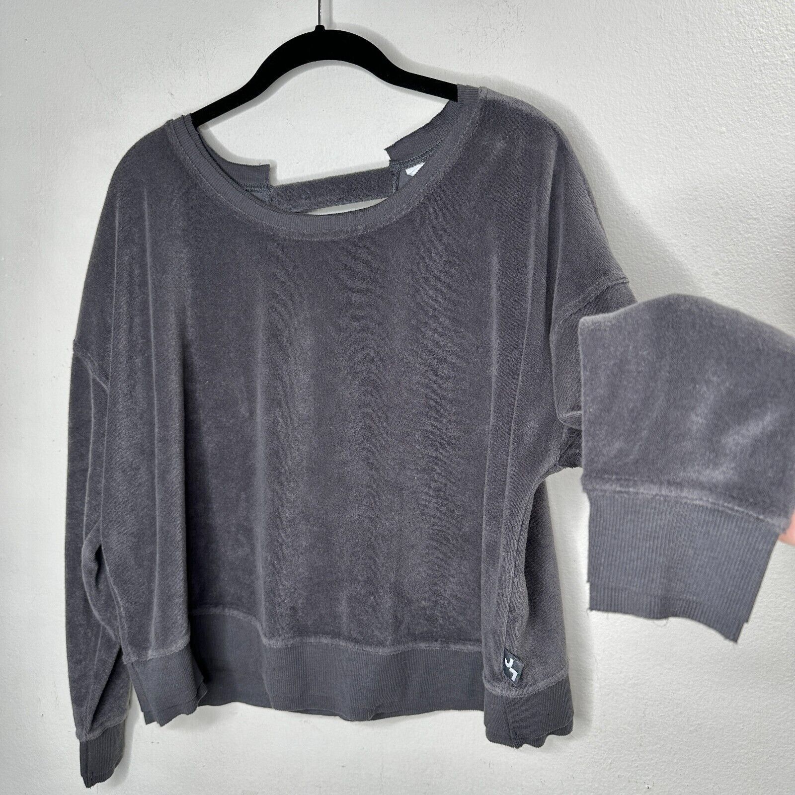 Other Joy Lab Gray Long Sleeve Crop Sweater Faux Wrap Open VBack S Size S / US 4 / IT 40 - 3 Thumbnail