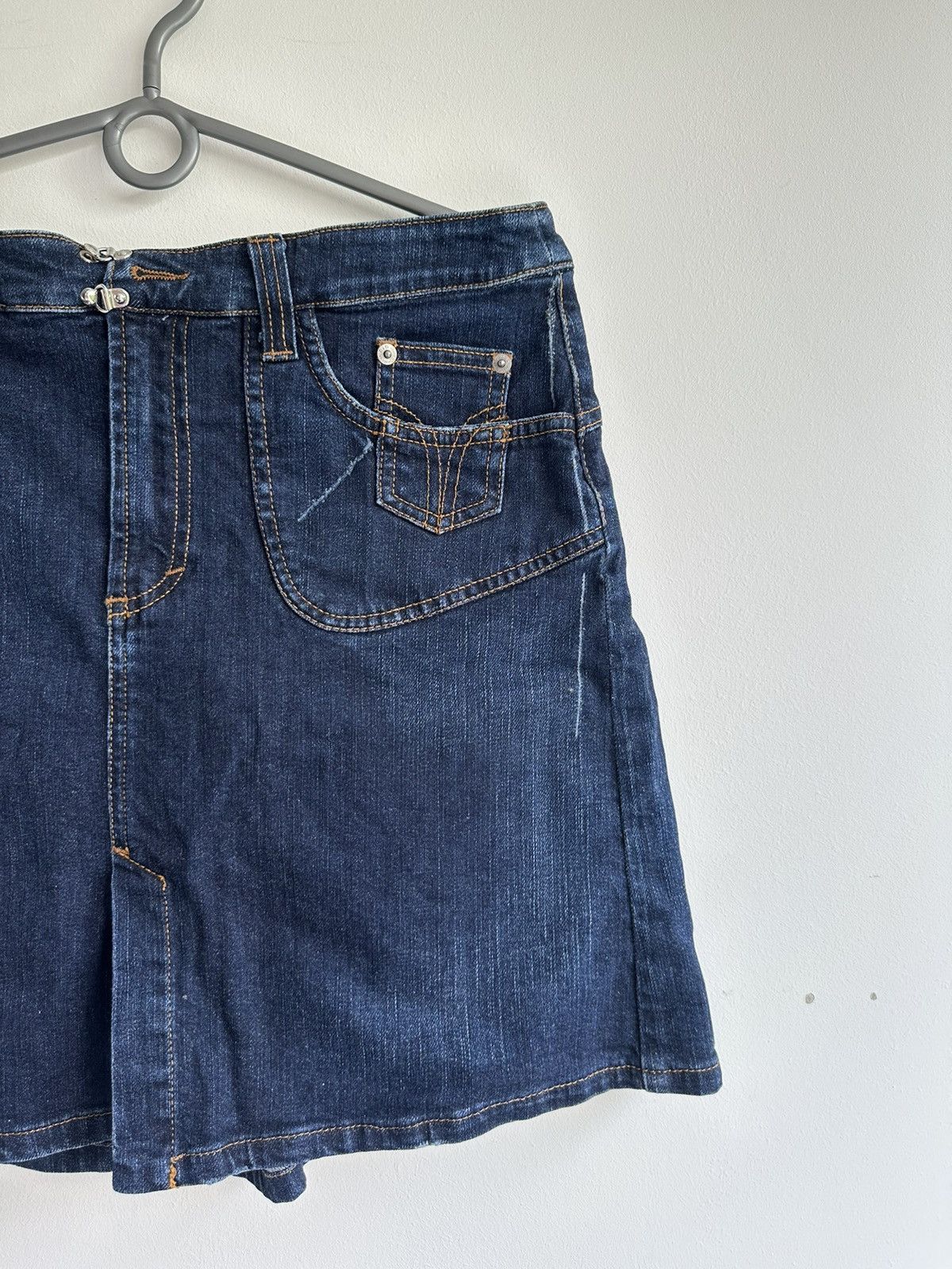 Dolce & Gabbana VTG Dolce & Gabbana Denim Pockets Mini Skirt Blue Size IT 44 Size 30" / US 8 / IT 44 - 4 Thumbnail