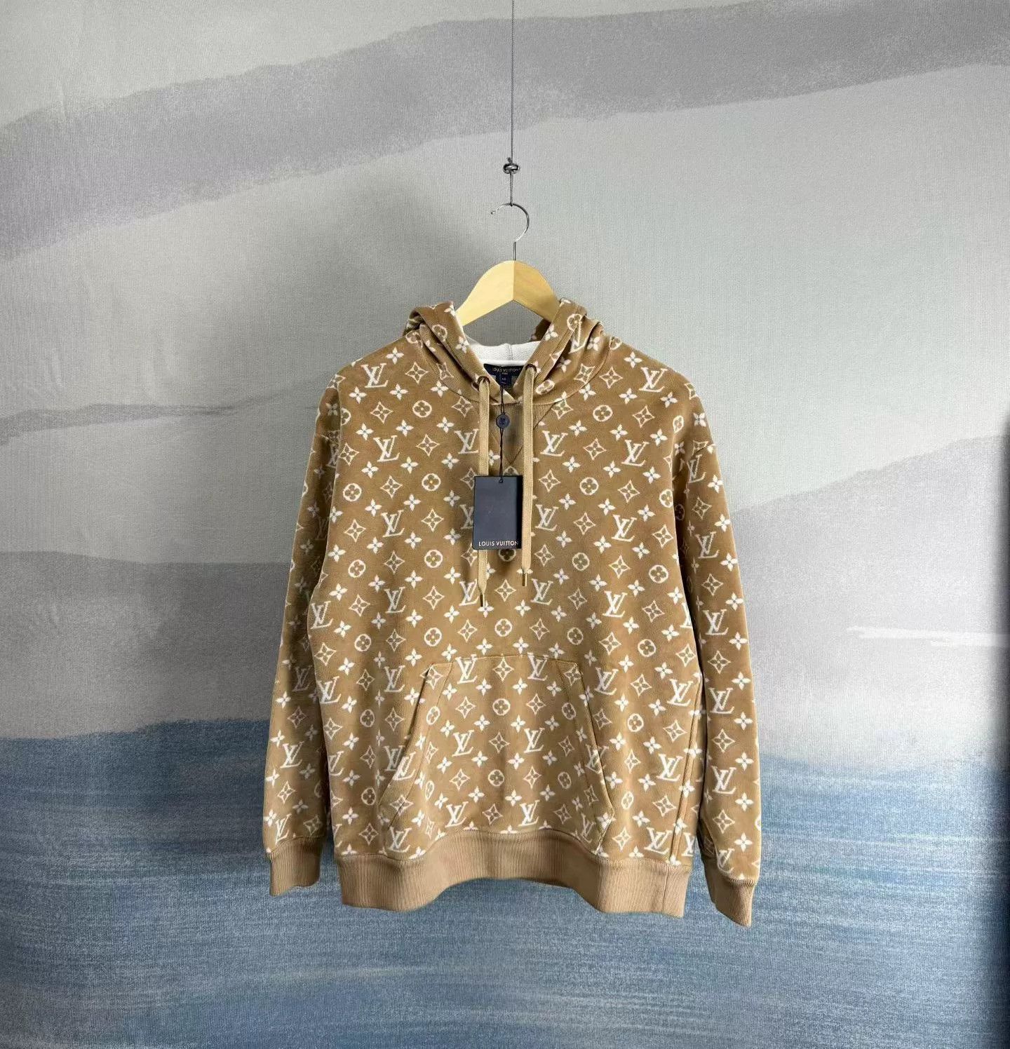 Louis Vuitton louis vuitton khaki print velour sweatshirt Size XS / US 0-2 / IT 36-38 - 1 Thumbnail