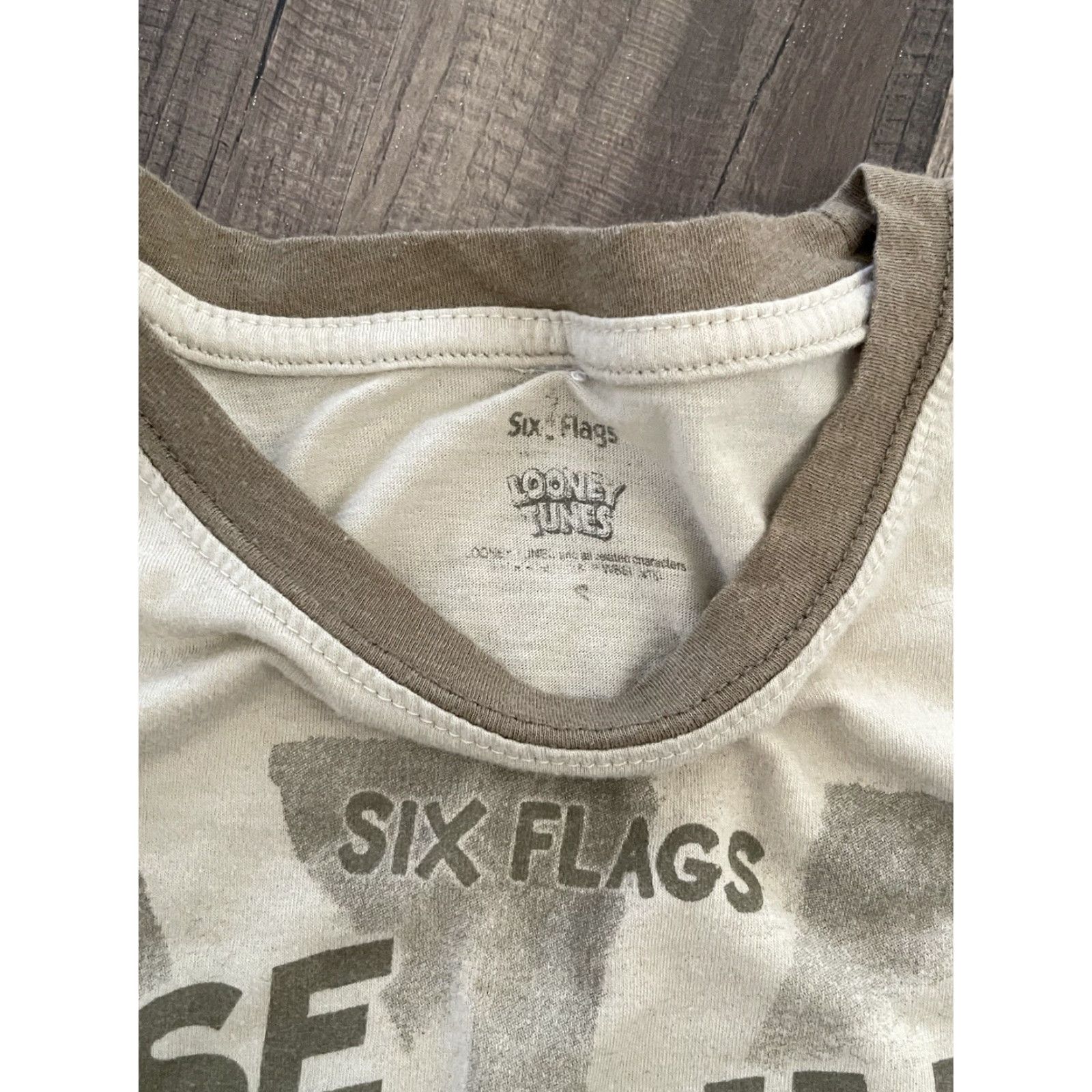 Vintage VINTAGE Six Flag Looney Tunes T-Shirt Small Size US S / EU 44-46 / 1 - 2 Thumbnail
