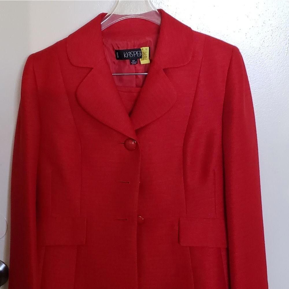 Designer CT1018a Kasper vintage red two piece ladies petite suit Size M / US 6-8 / IT 42-44 - 1 Thumbnail