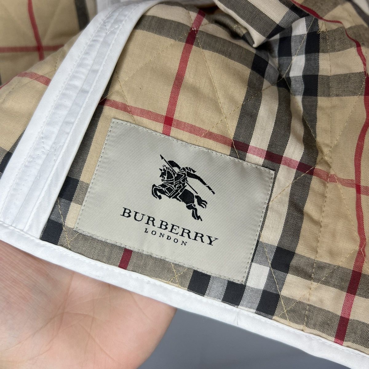 Burberry Burberry London White Puffer Jacket Quileted Nova Check Size S / US 4 / IT 40 - 7 Thumbnail