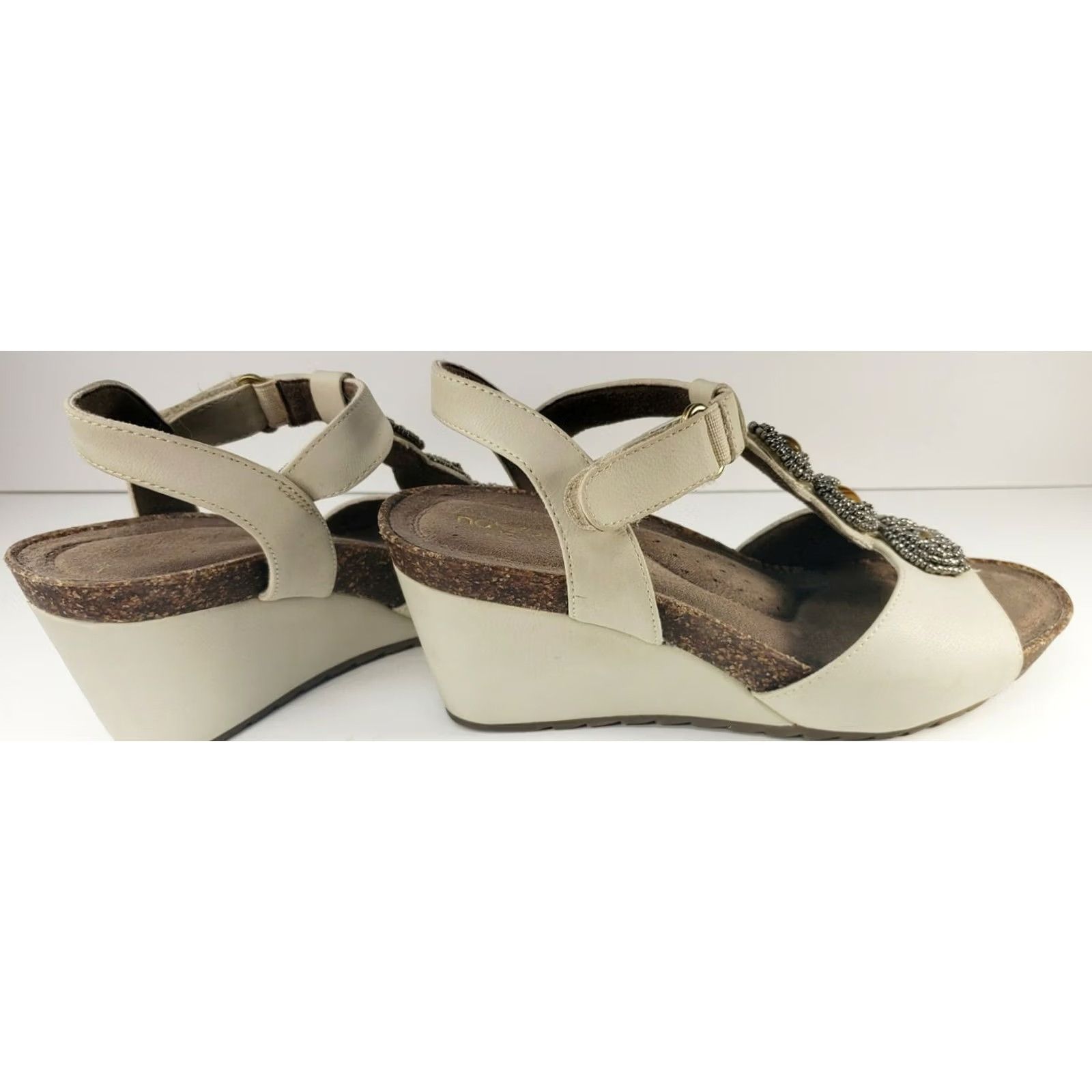 Vintage Natural Soul Tristin Wedge Sandals Women's Sz 9M Beige T-strap with Ornaments Size US 9 / IT 39 - 4 Thumbnail