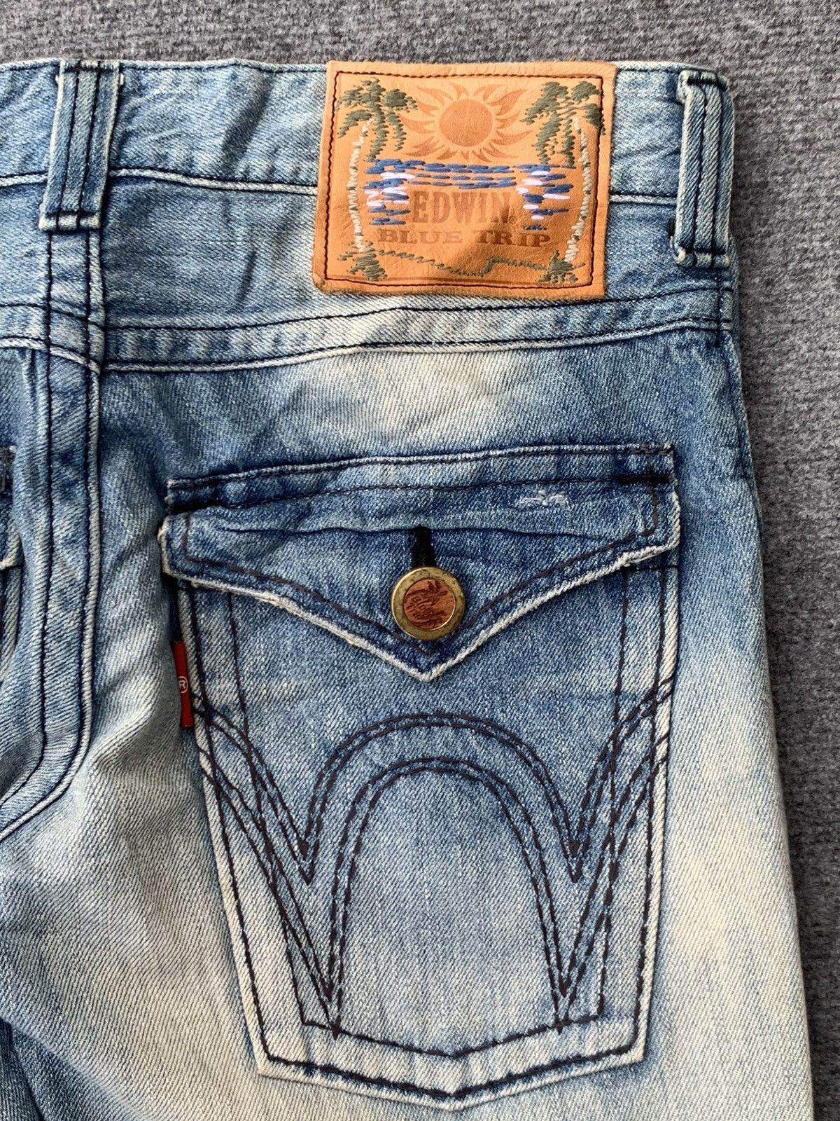 Edwin 𝗙𝗟𝗔𝗥𝗘 EDWIN BLUE TRIP VERY RARE & DISTRESSED. Size US 33 - 6 Thumbnail