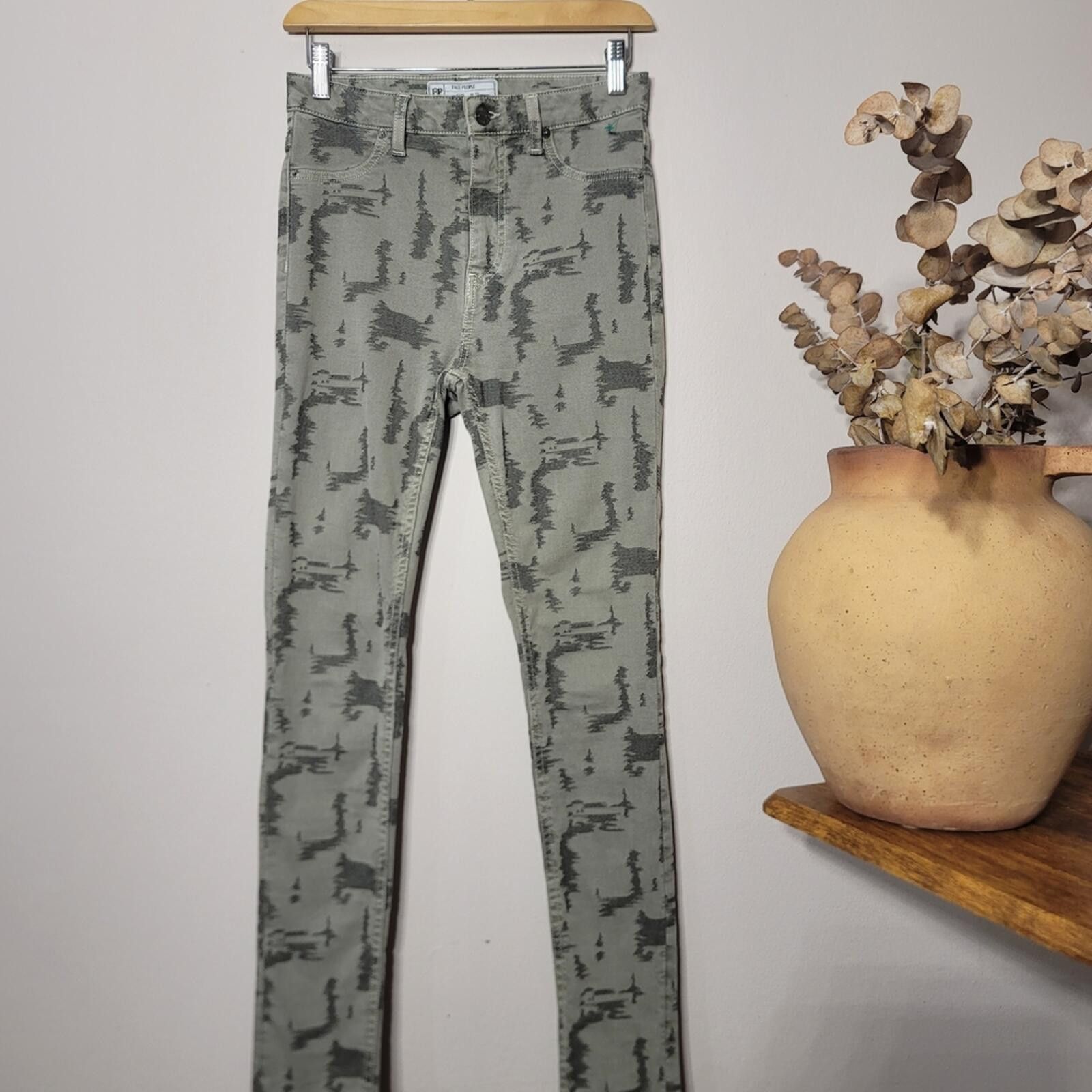 Free People Free People High Rise Skinny Jeans Grunge Cotton Sz 27 Size 27" / US 4 / IT 40 - 1 Thumbnail