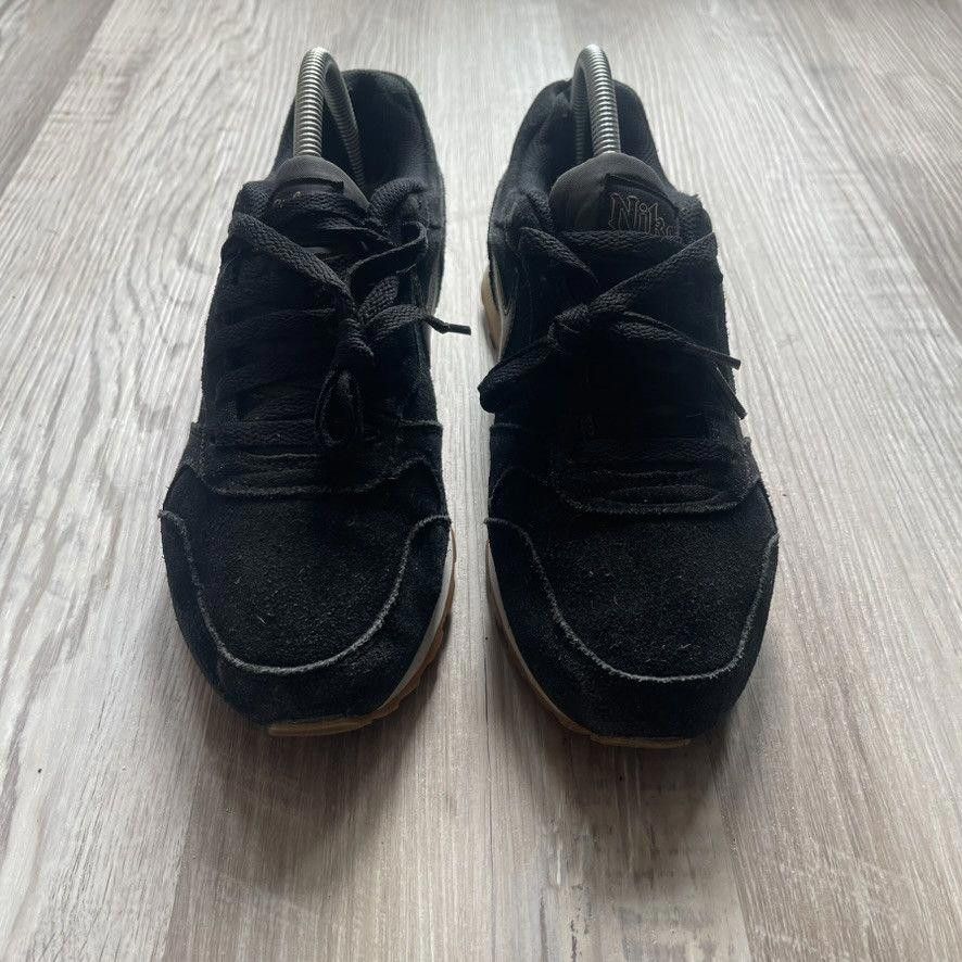 Nike NIKE • WMNS MD Runner 2 SE "Black Gum" (6.5M) Size US 6.5 / EU 39-40 - 3 Thumbnail