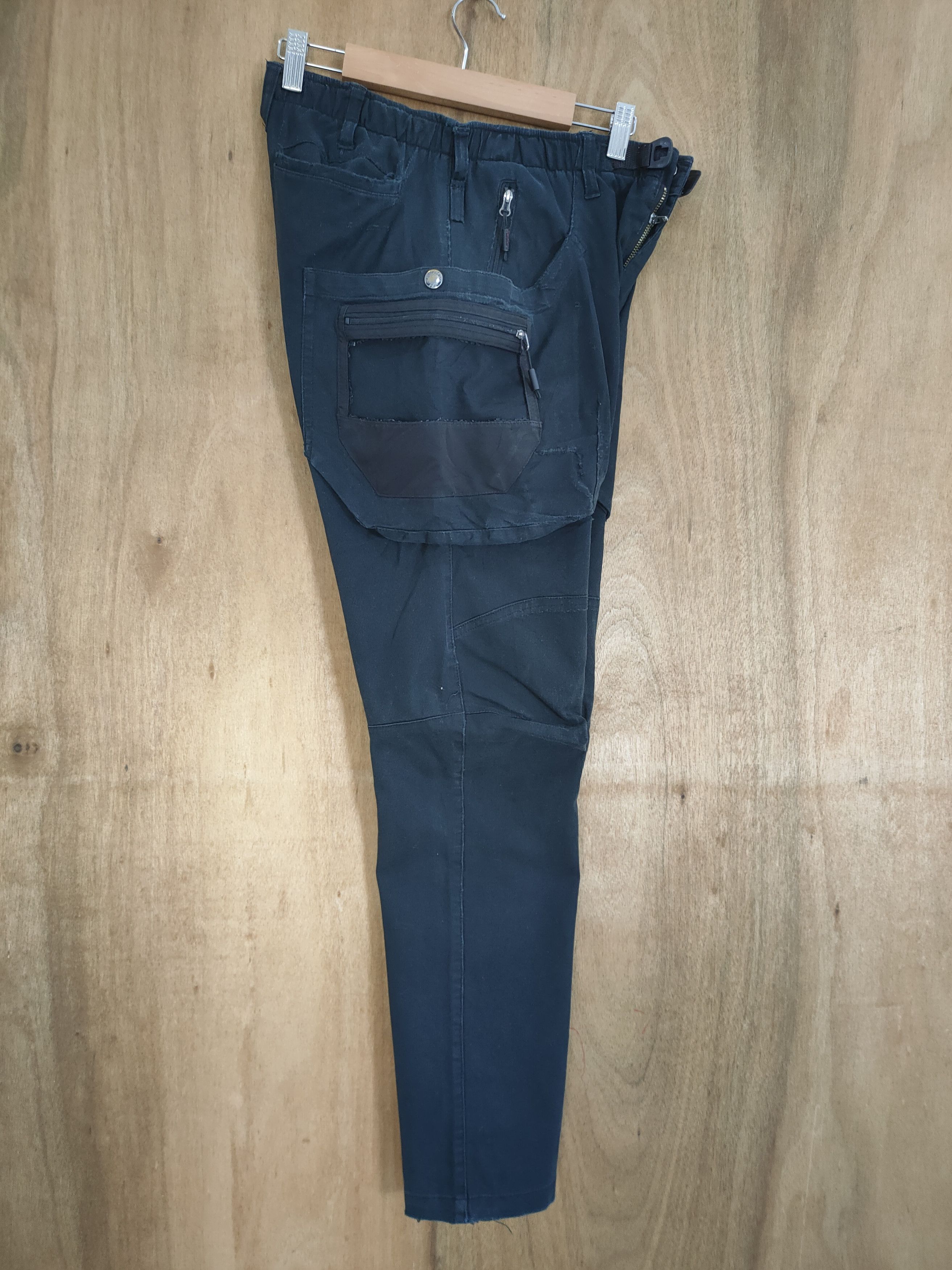 Japanese Brand VINTAGE JAPANESE BRAND BLACK DISTRESSED CARGO PANTS Size US 29 - 11 Thumbnail