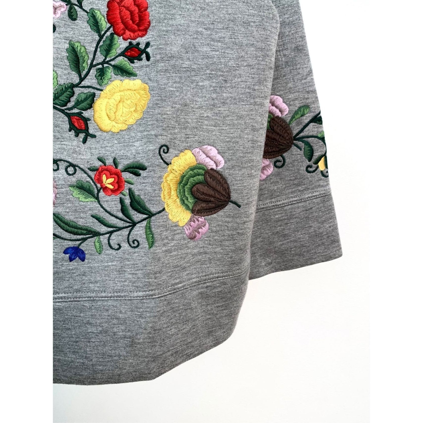 Gucci Gucci Grey Floral Embroidered Crewneck Sweatshirt (Size XS) Size S / US 4 / IT 40 - 4 Thumbnail