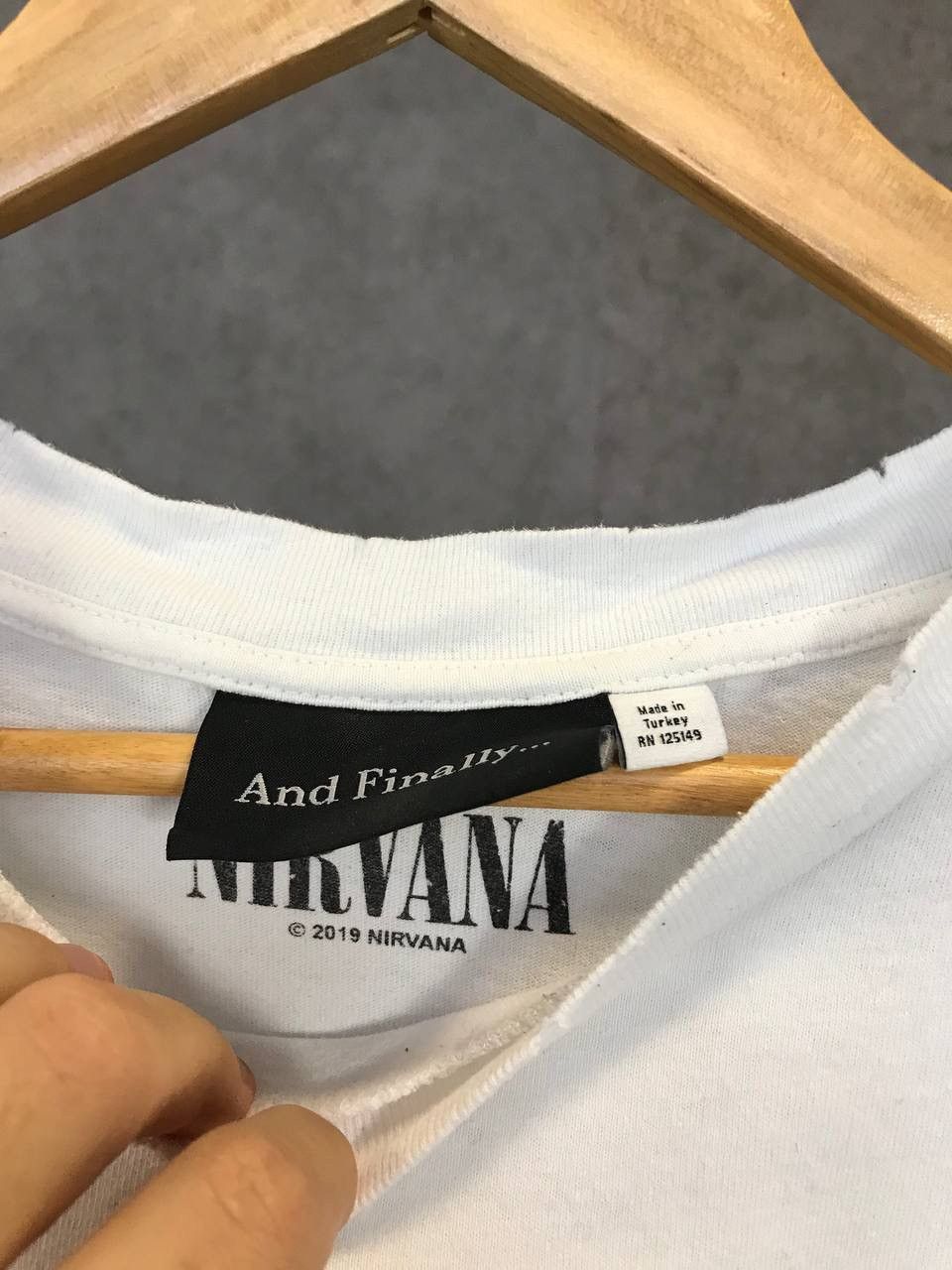 Band Tees × Nirvana Nirvana nevermind rock band distressed tee Size US M / EU 48-50 / 2 - 4 Thumbnail