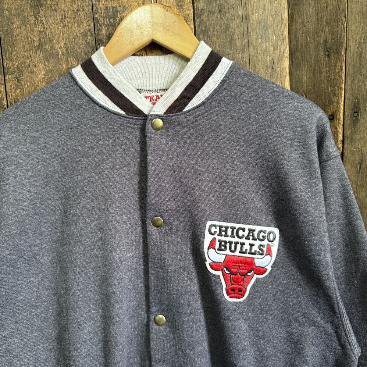 Universal Overall Chicago Vintage 90's Chicago Bulls Varsity Jacket Size US L / EU 52-54 / 3 - 3 Thumbnail
