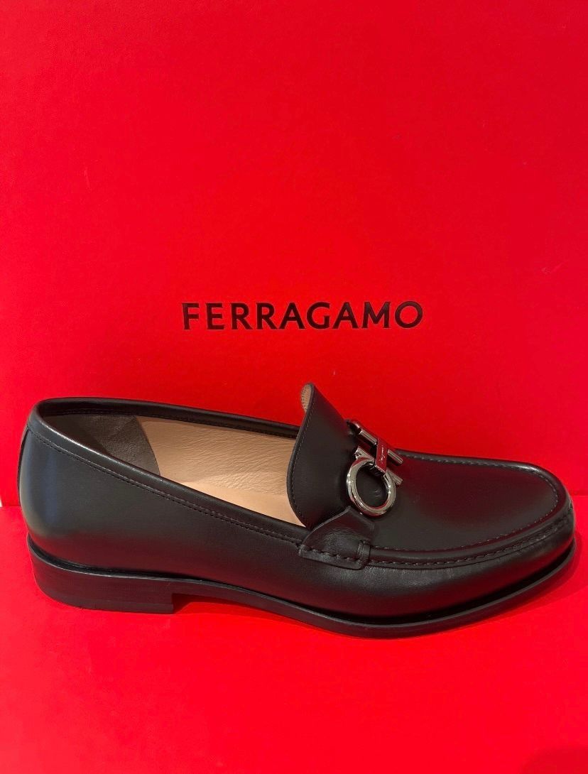 Salvatore Ferragamo o1s1rm1125 Rolo 17 Loafers in Black Size US 10 / EU 43 - 1 Preview