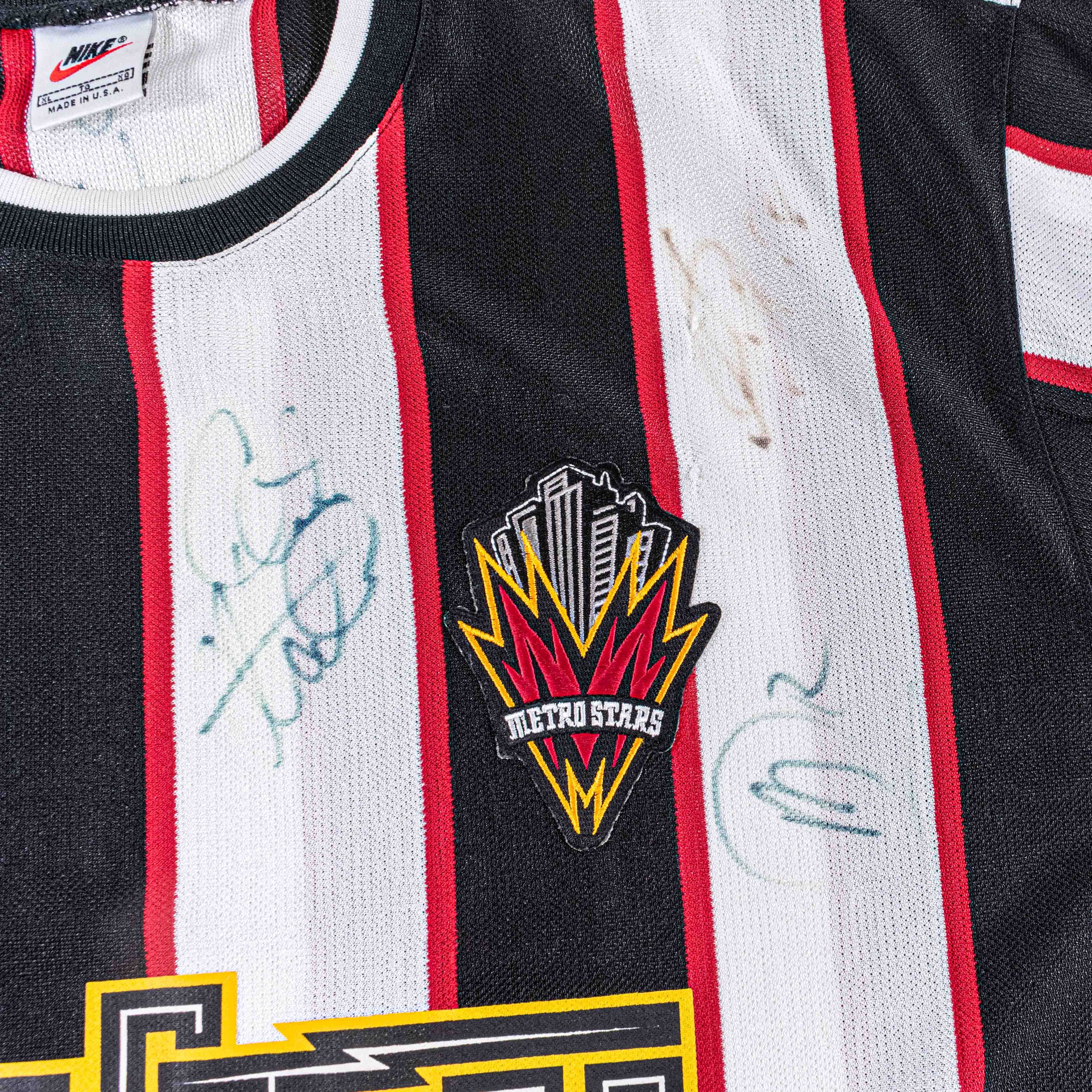 Nike 1997 NIKE New York New Jersey MetroStars Autographed Jersey Size US XL / EU 56 / 4 - 6 Thumbnail