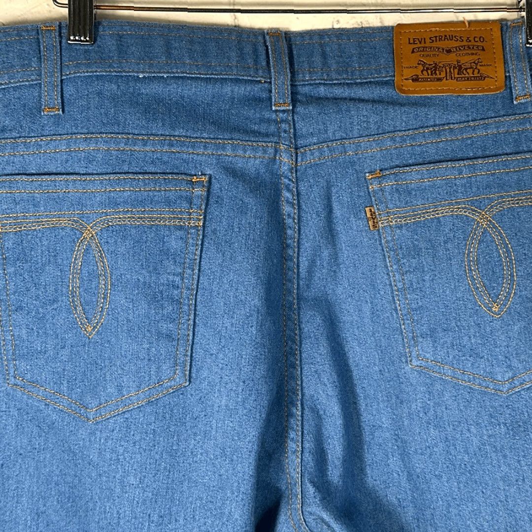 Levi's VINTAGE Levi's Jeans Bootcut Mens 36 32 Light Wash Blue Denim 90s Brown Tab Size US 36 / EU 52 - 6 Thumbnail