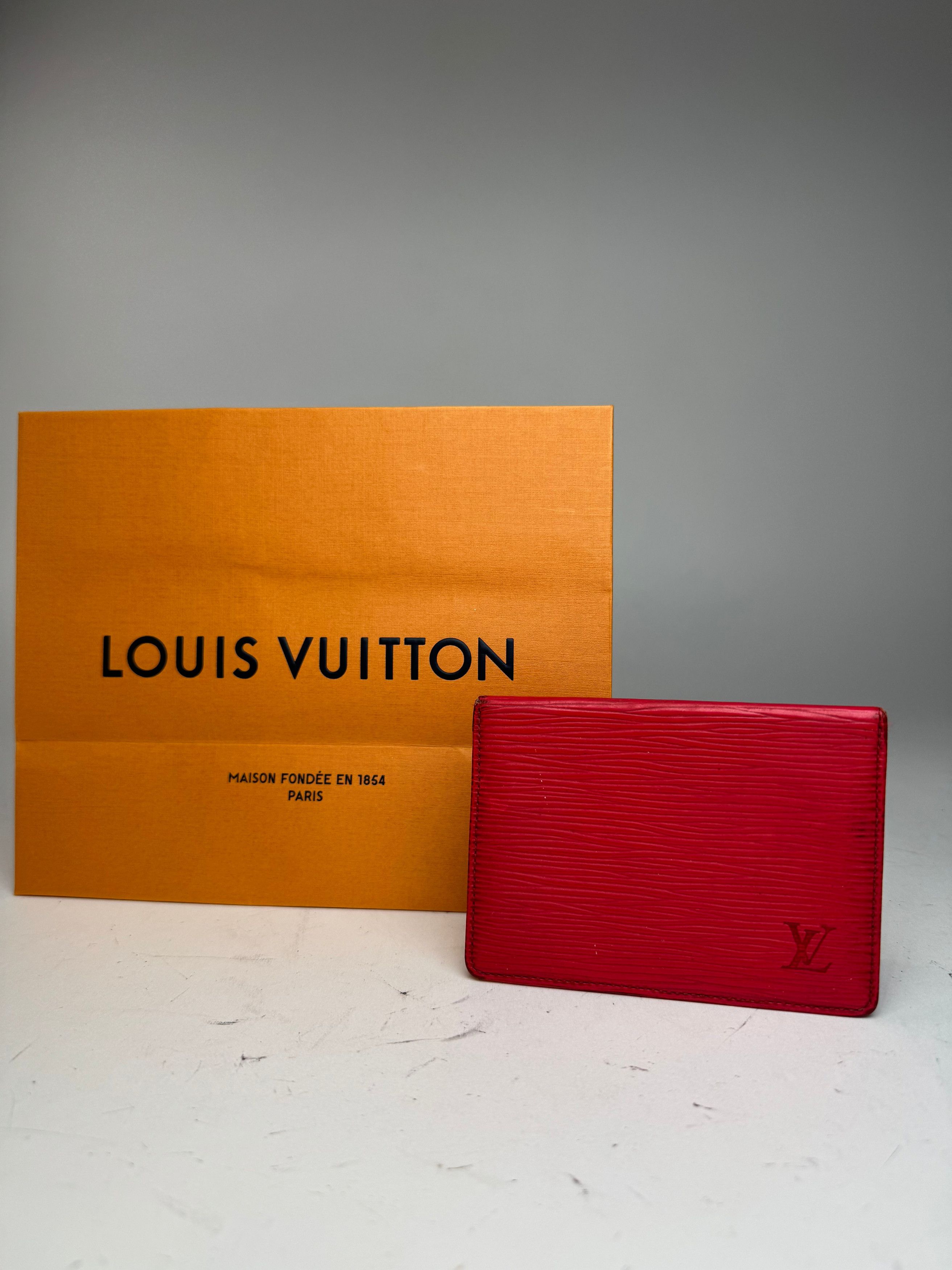 Louis Vuitton Vintage EPI Leather Card Holder red Size ONE SIZE - 1 Thumbnail