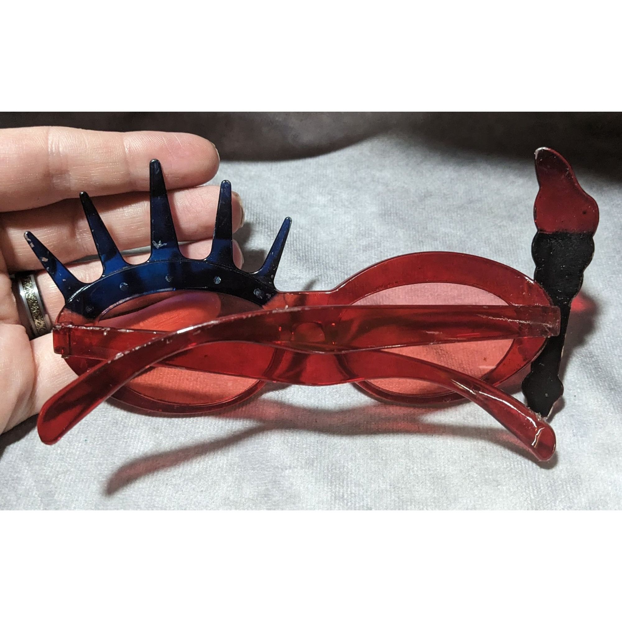 Other Lady Liberty Red And Blue Fashion Sunglasses Size ONE SIZE - 2 Thumbnail