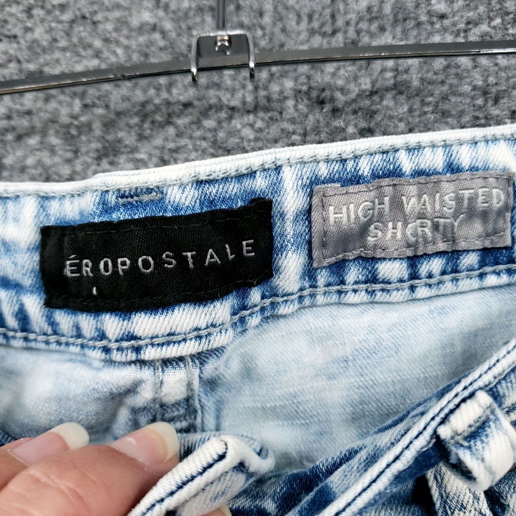 Vintage Aéropostale Shorts Womens 10 Blue High Waisted Ripped Acid Wash Denim Casual Pants Hot Pants Womens 10 Blue waist 29 in Regular fit Size 32" / US 10 / IT 46 - 3 Thumbnail