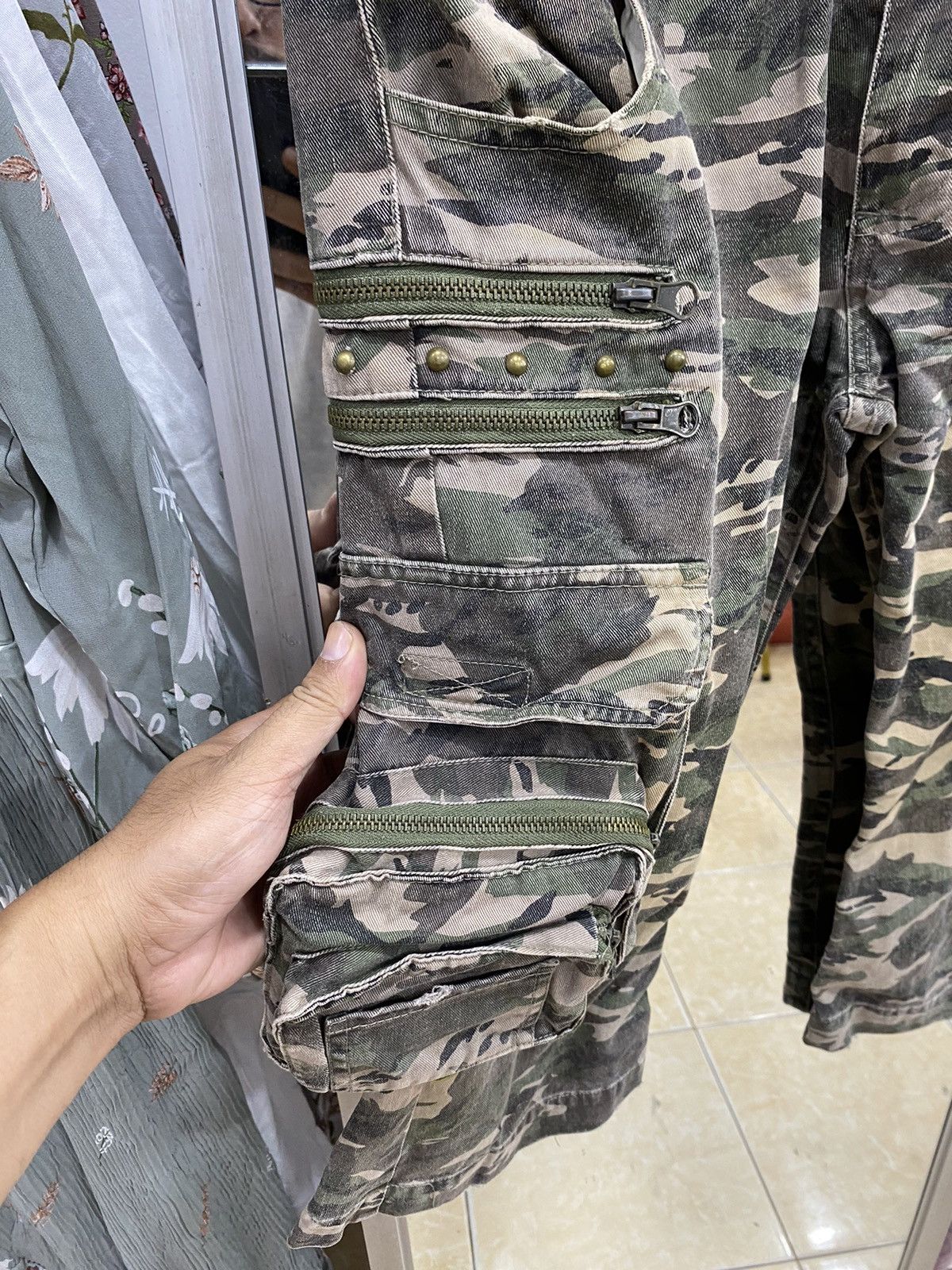 In The Attic In The Attic 12 Pocket Double Waist Camo Pants Size US 29 - 5 Thumbnail