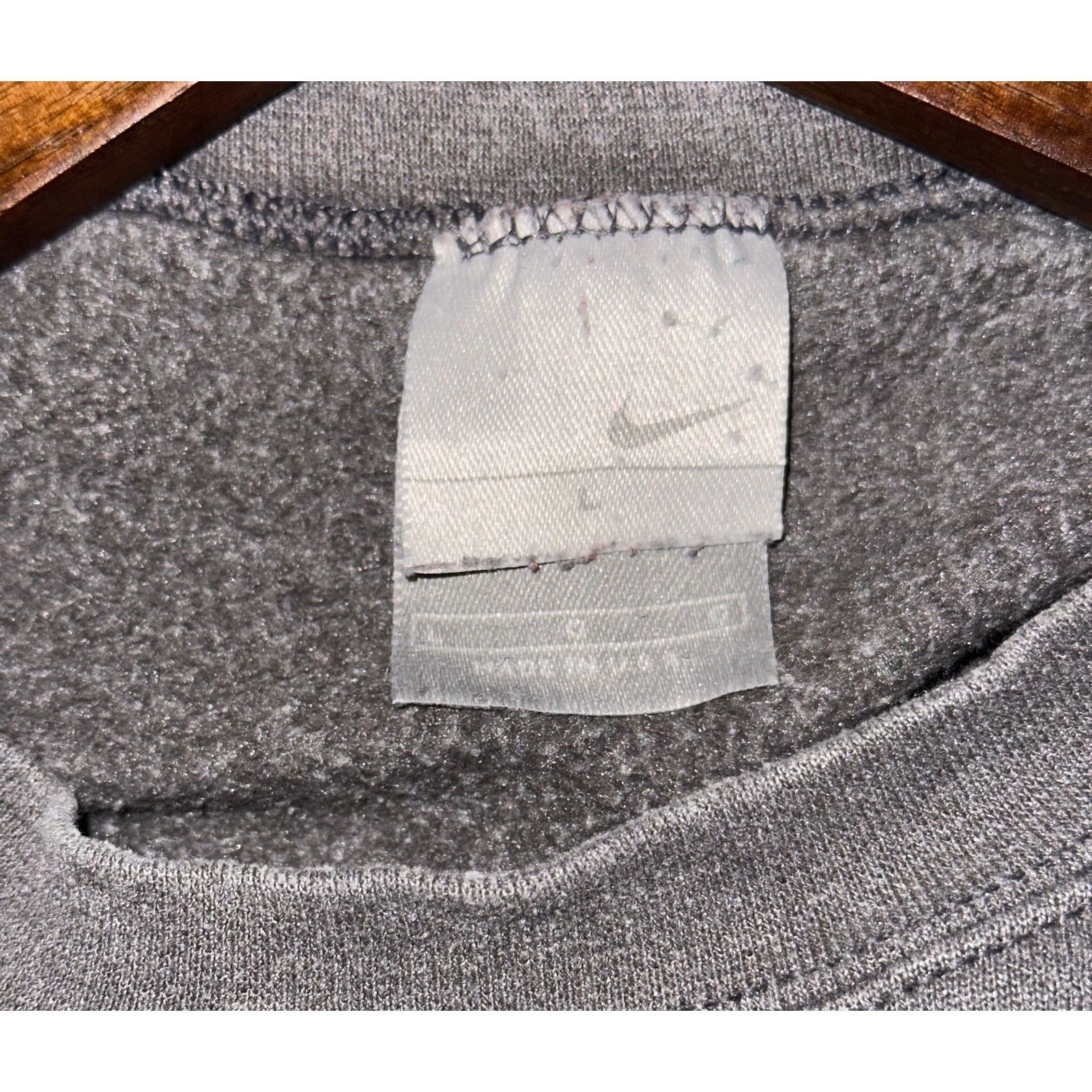 Nike Nike Gray Mini Swoosh Crewneck Sweatshirt 👕✨ Size L Size US L / EU 52-54 / 3 - 3 Thumbnail