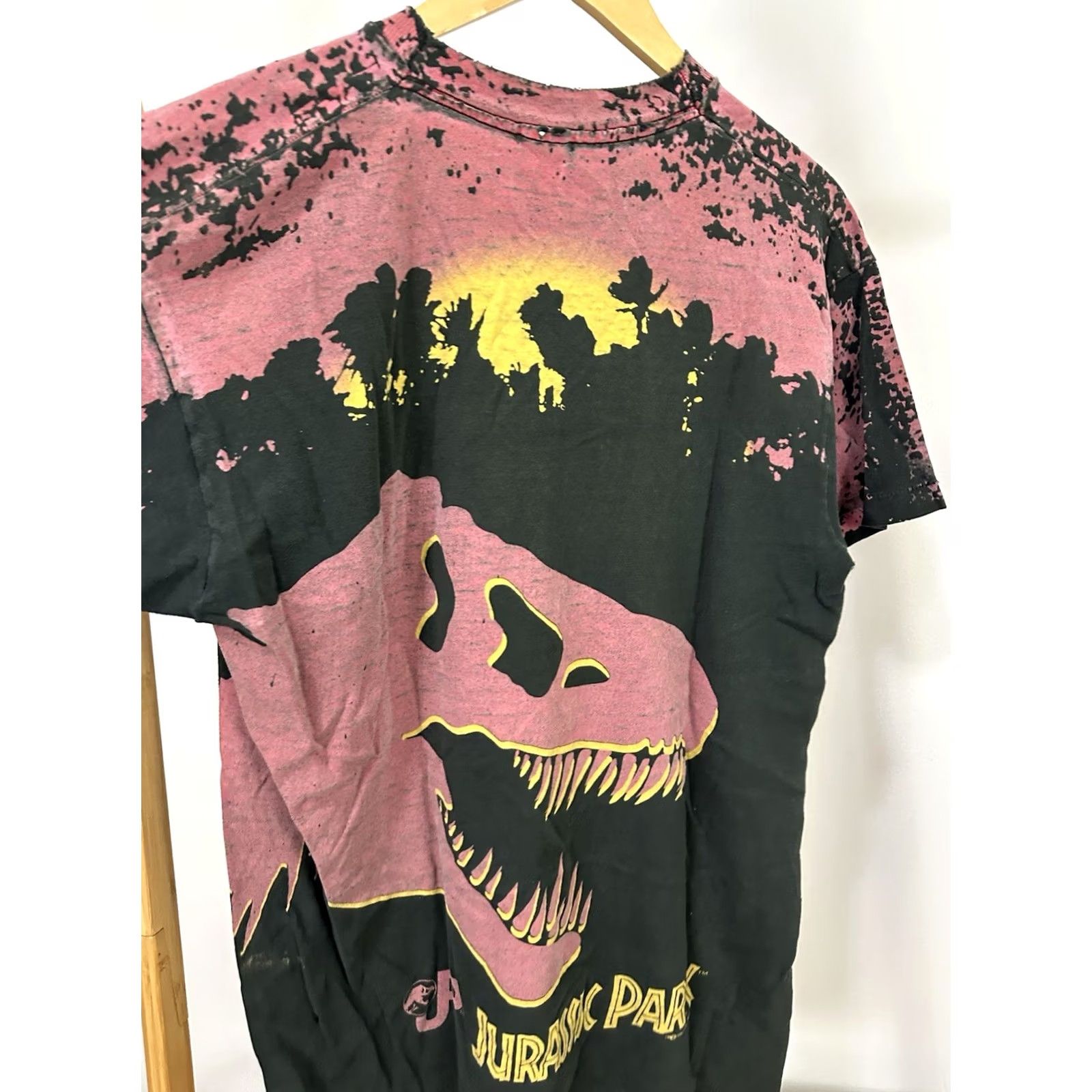 Fruit Of The Loom VTG 90s Jurassic Park T Rex Movie Promo AOP Faded Thrashed T-Shirt Size L Mens Black Shirt Distressed Dinosaur Movie Promo T-Shirt 90s Size US L / EU 52-54 / 3 - 6 Thumbnail
