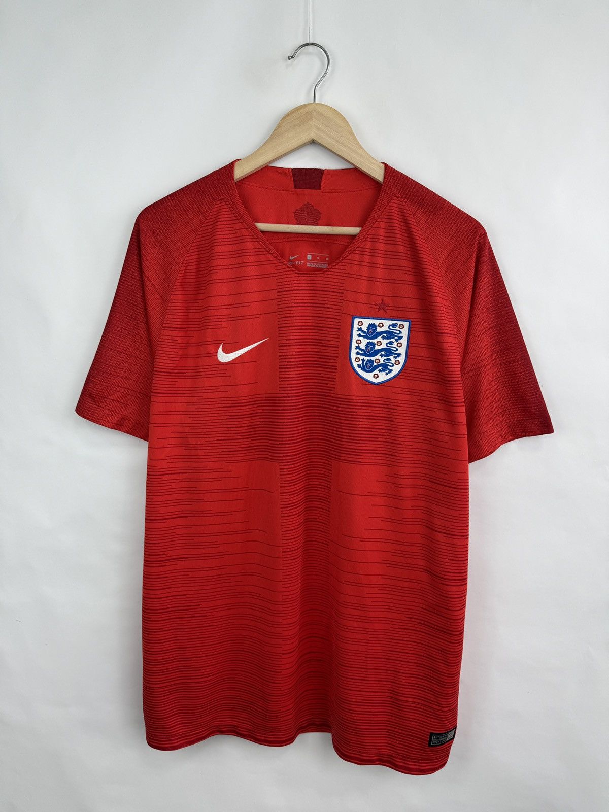 Nike 🏴󠁧󠁢󠁥󠁮󠁧󠁿 2018 Nike England Soccer Jersey T-Shirt Rare Retro Y2K Size US XL / EU 56 / 4 - 3 Thumbnail