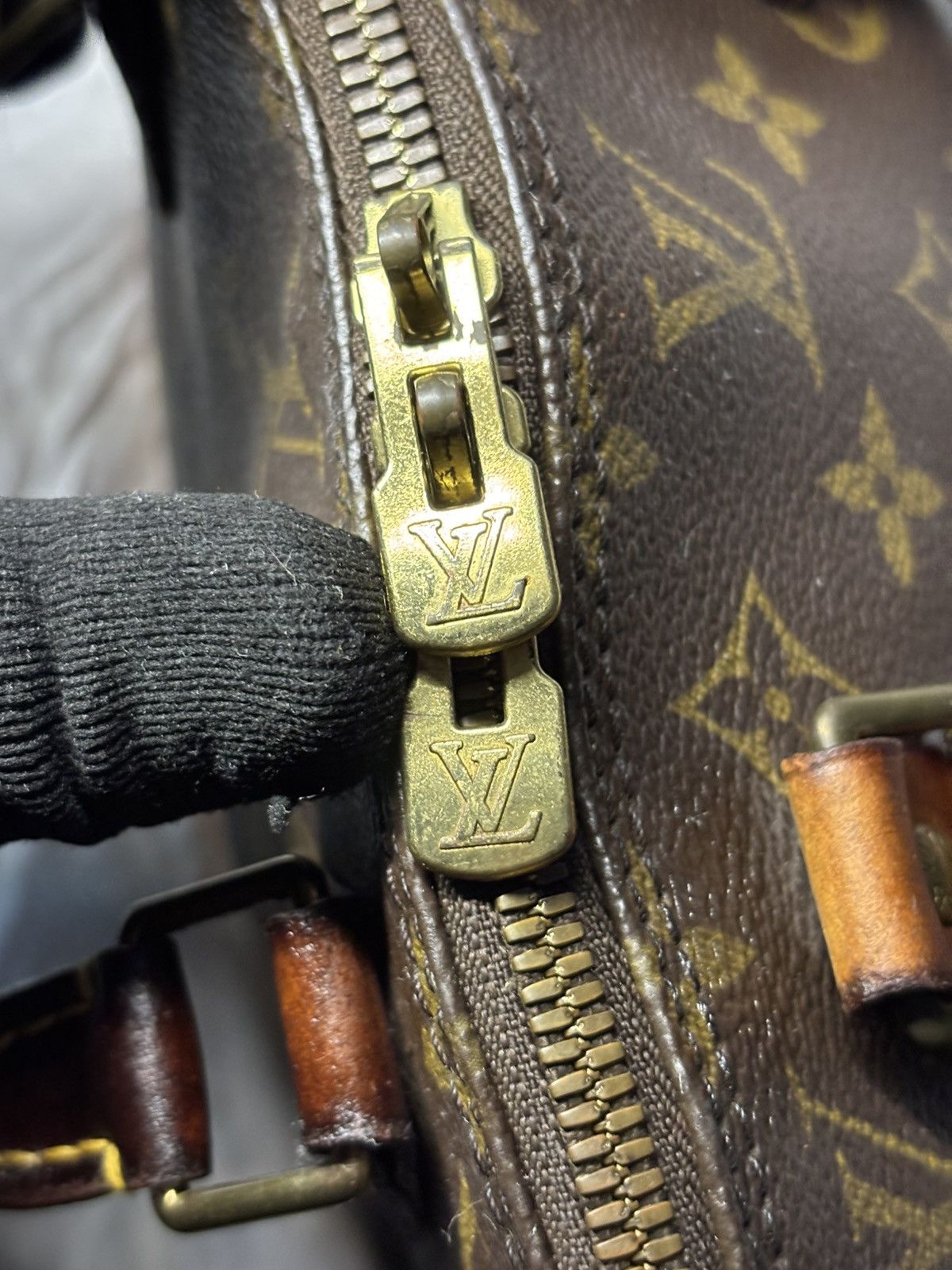 Louis Vuitton (very worn) Louis Vuitton Alma Size ONE SIZE - 18 Thumbnail
