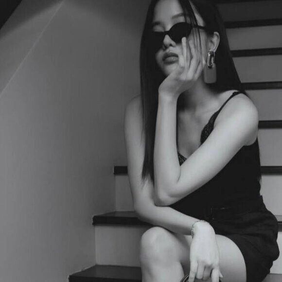 Saint Laurent SL751JEANNE 001 Sunglasses Black Oval Frame