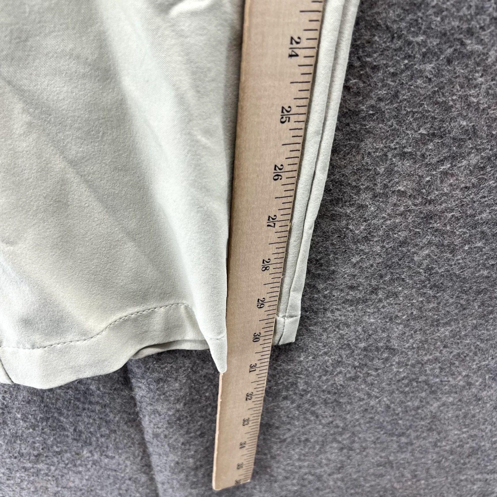 Under Armour Under Armour Pants Men 30x30 Khaki Beige Flat Front Chino Print? No—Beige Flat Front UA Stretch Golf Pants Men 30x30 Regular Size US 30 / EU 46 - 6 Thumbnail