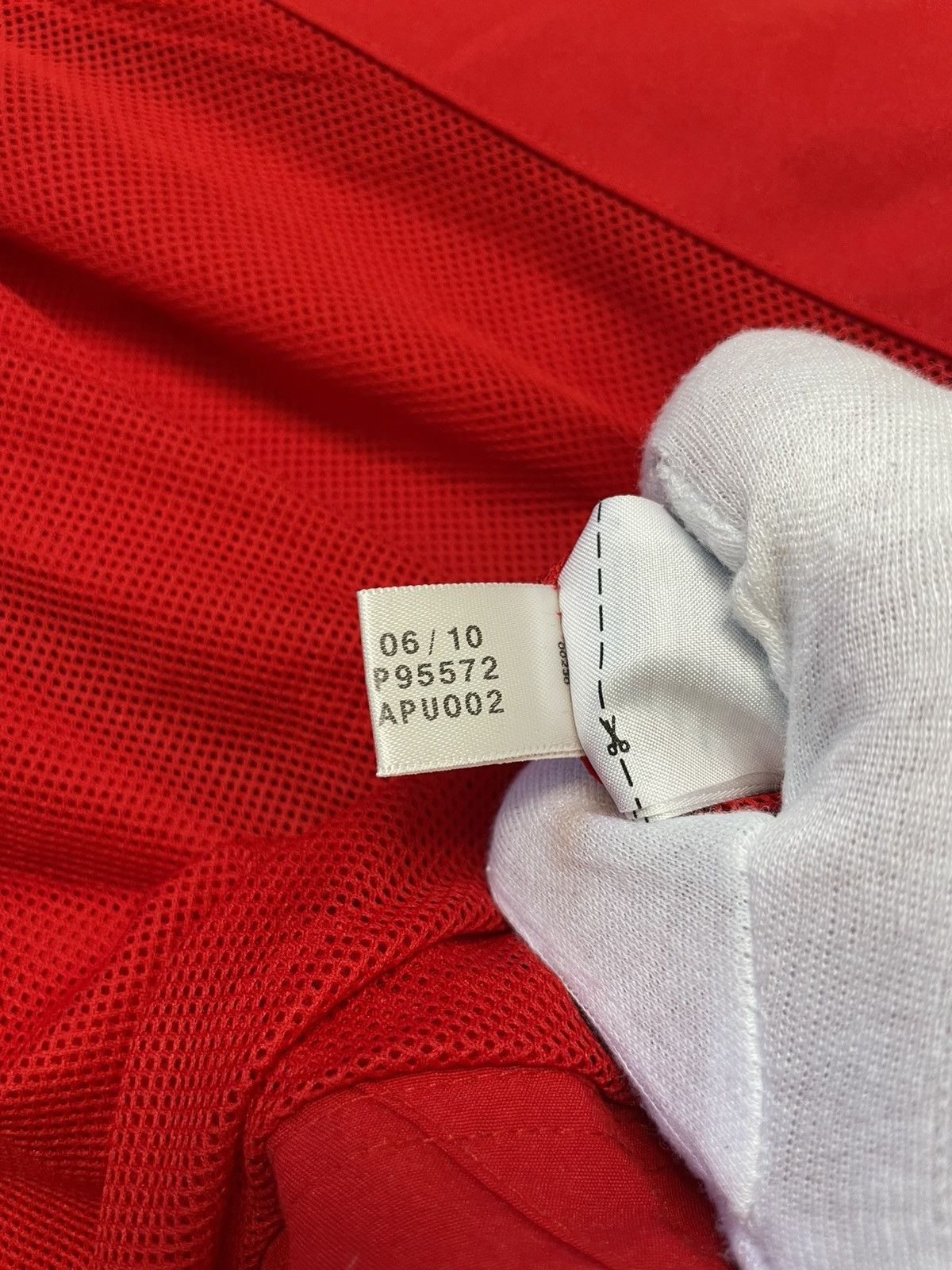 Vintage Vintage Adidas Liverpool 2010 Nylon Football Track Jacket Size US S / EU 44-46 / 1 - 8 Thumbnail