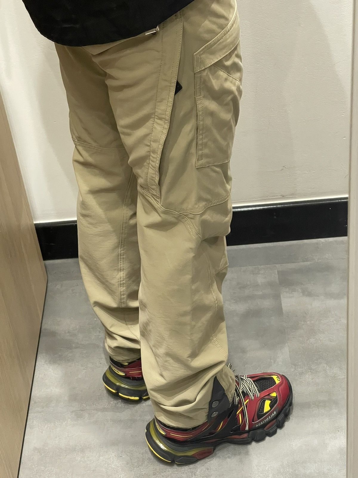 Klattermusen Klattermusen Gere Technical Beige Hiking Cargo Pants Size 32" / US 10 / IT 46 - 8 Thumbnail