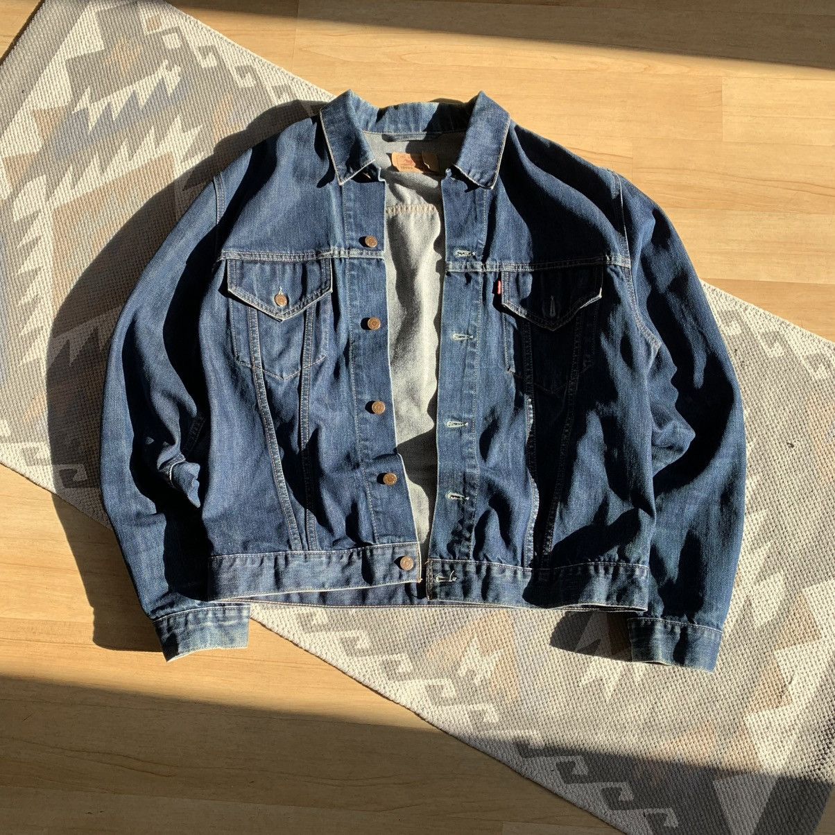 Levi's Vintage Levi’s boxy fit faded denim trucker jacket Size US L / EU 52-54 / 3 - 1 Thumbnail