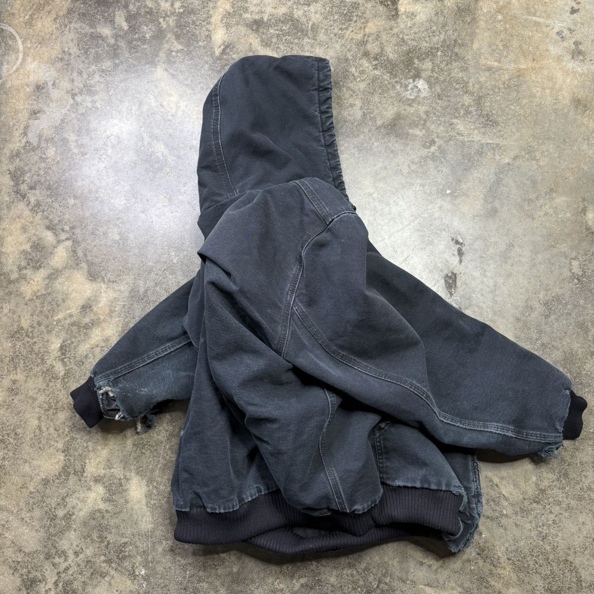 Carhartt vintage black carhartt thrashed zip up baggy jacket Size US XL / EU 56 / 4 - 3 Thumbnail