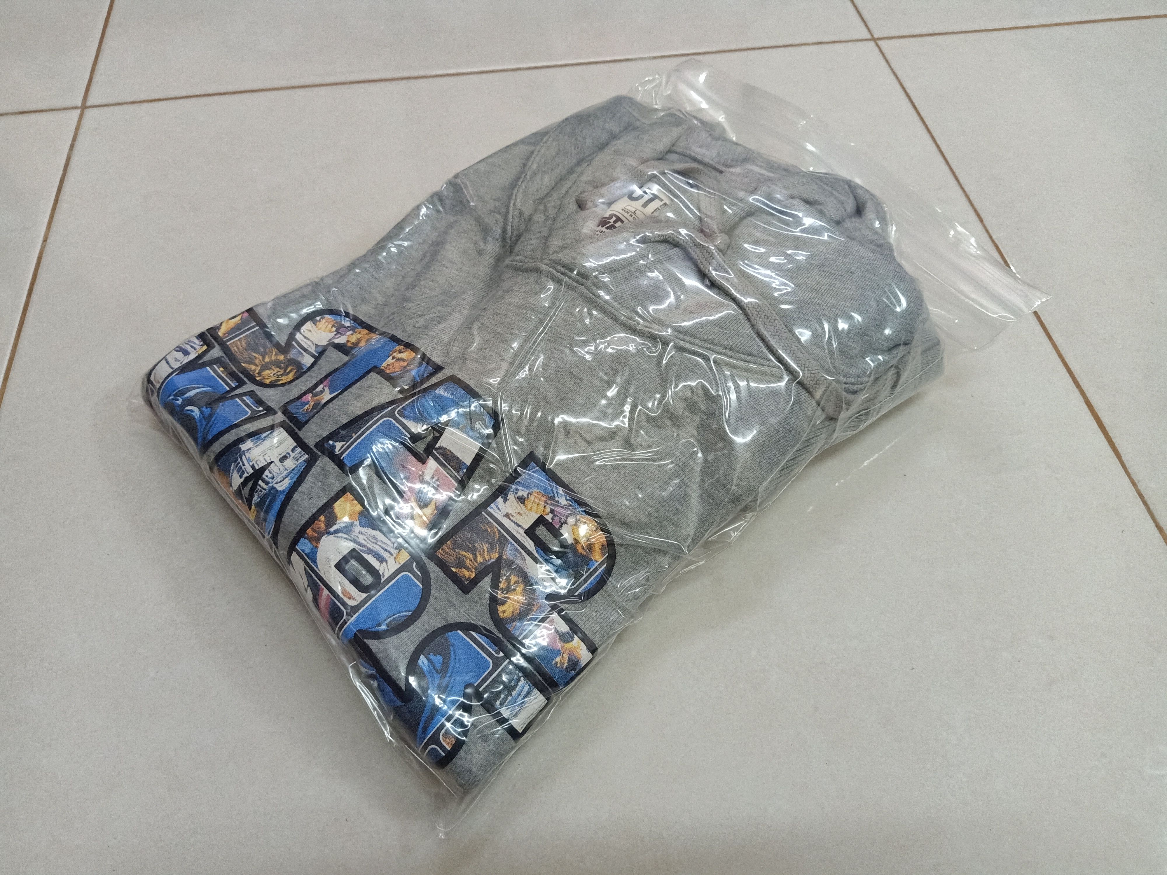 Star Wars × Uniqlo STAR WARS X UT Uniqlo May The Force Be With You Hoodie Size US L / EU 52-54 / 3 - 10 Thumbnail