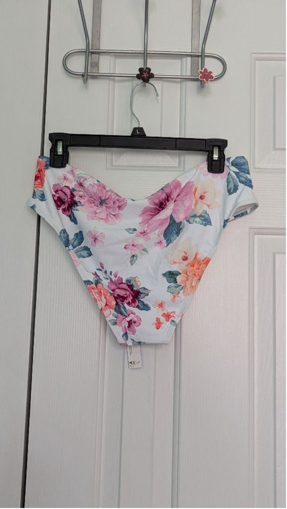 Designer Women's CUPSHE Swimsuit Bottoms Size L White Floral Size L / US 10 / IT 46 - 2 Thumbnail