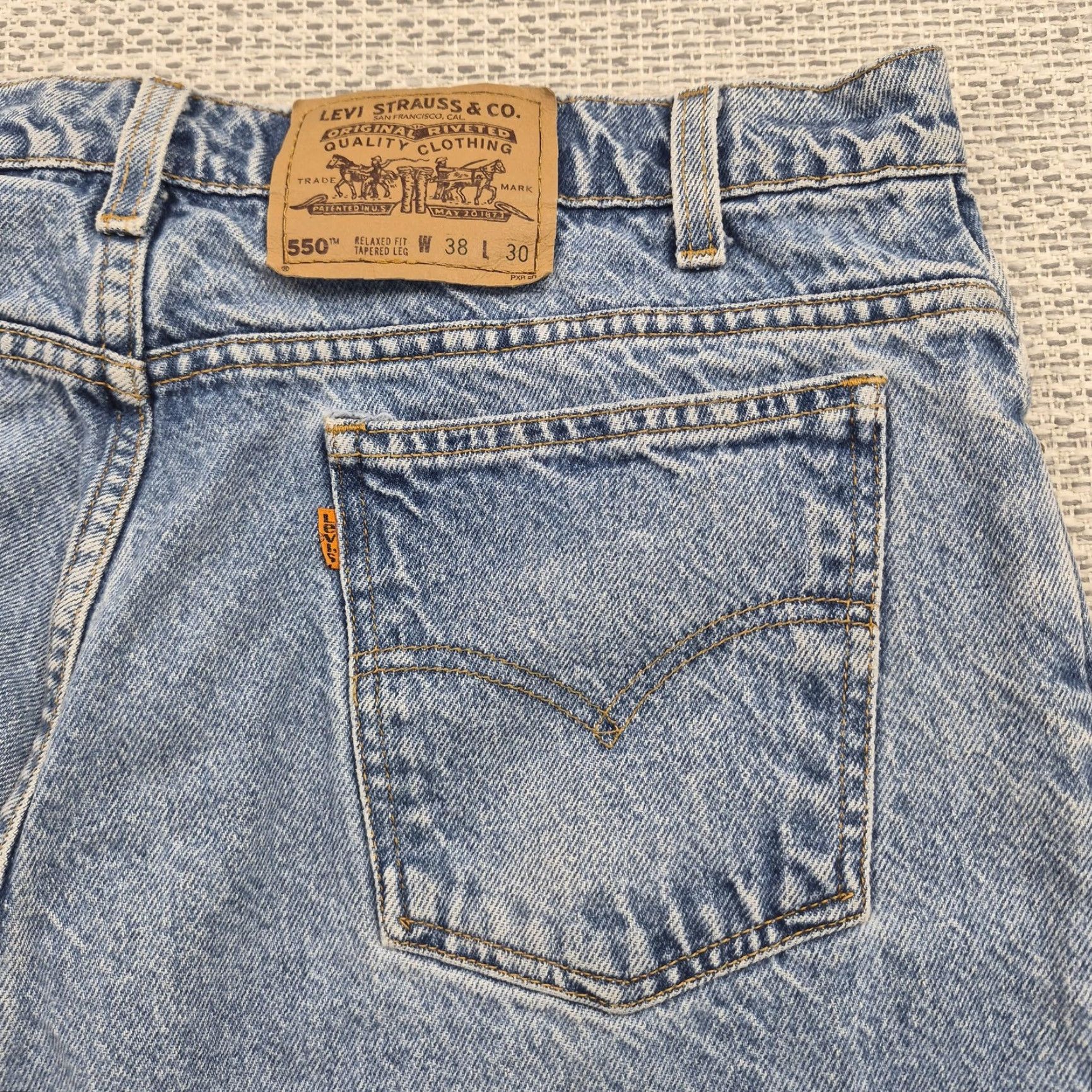 Levi's VINTAGE Levi's 550 Jeans Mens 38x30 Relaxed Tapered Light Wash Denim 90s USA 5-Pocket Mens Regular Blue Jeans Size US 38 / EU 54 - 4 Thumbnail