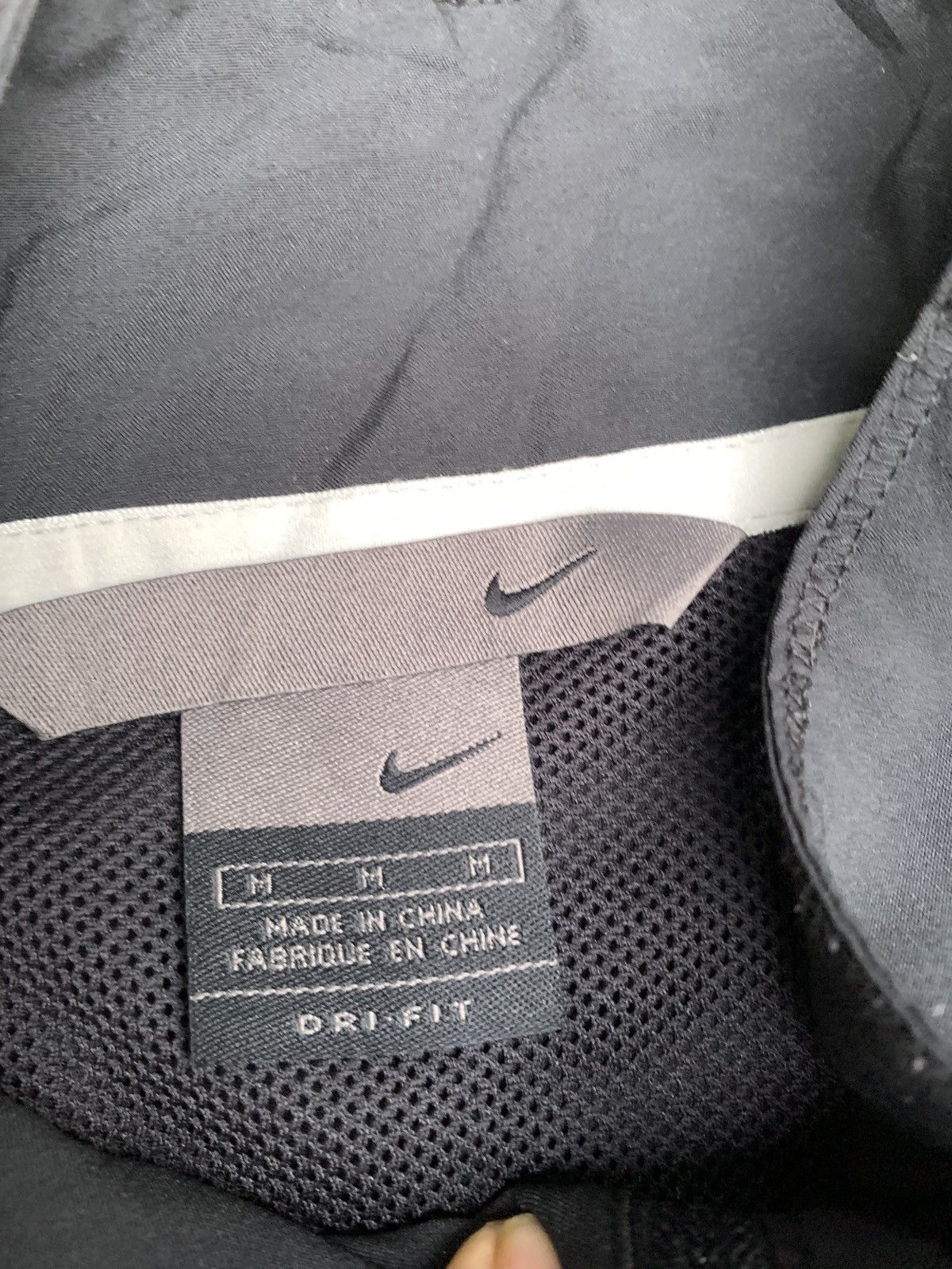 Nike 2000s Nike Rare Tech Training Nylon Colorblok Zip Tee Size US L / EU 52-54 / 3 - 10 Thumbnail