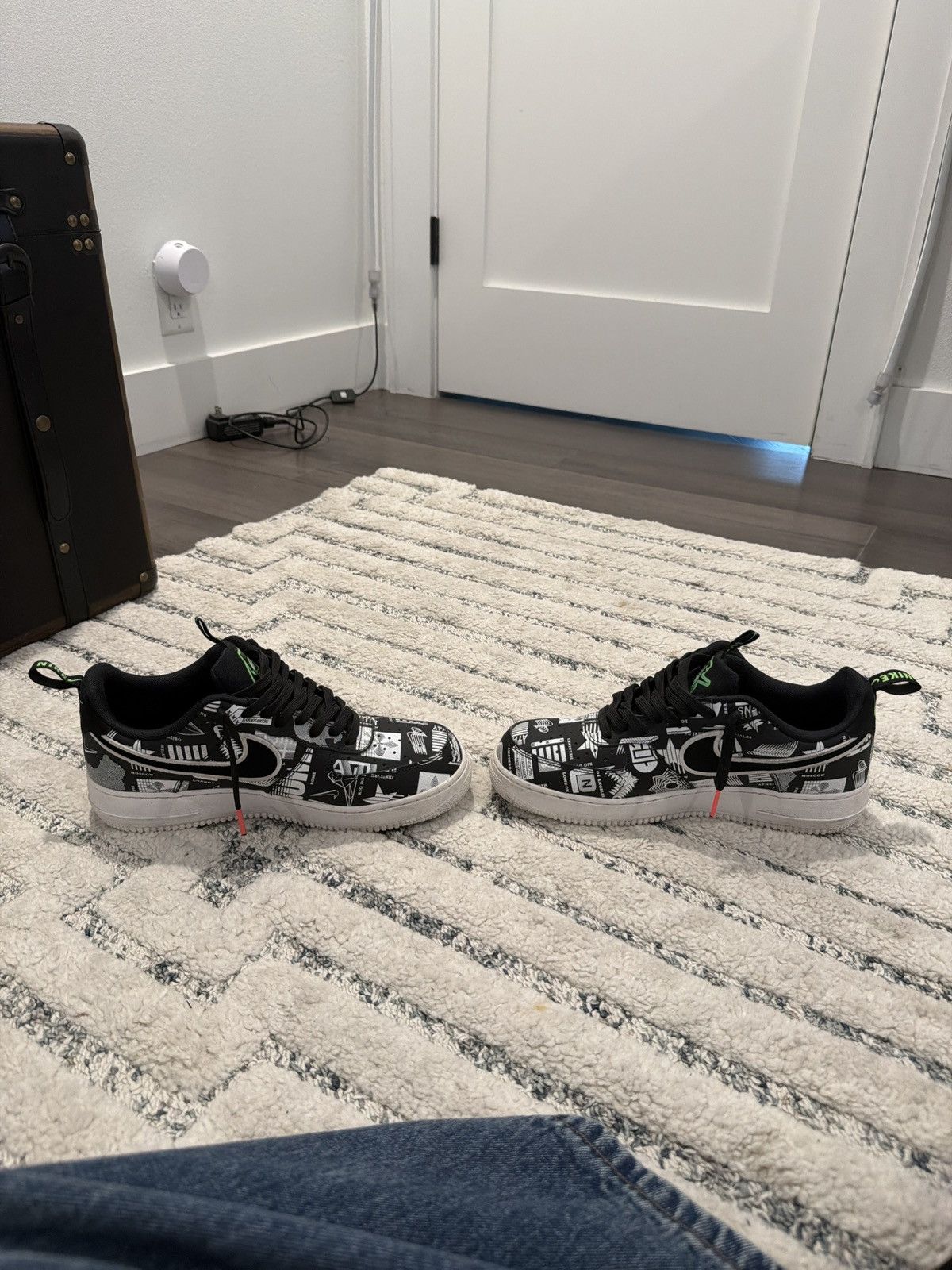Nike Nike AF1 “WORLDWIDE” Size US 9 / EU 42 - 6 Thumbnail