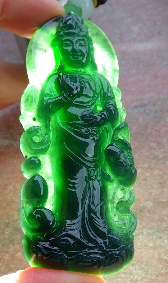 106927 VS Certified Jadeite Jade Green pendant Guanyin