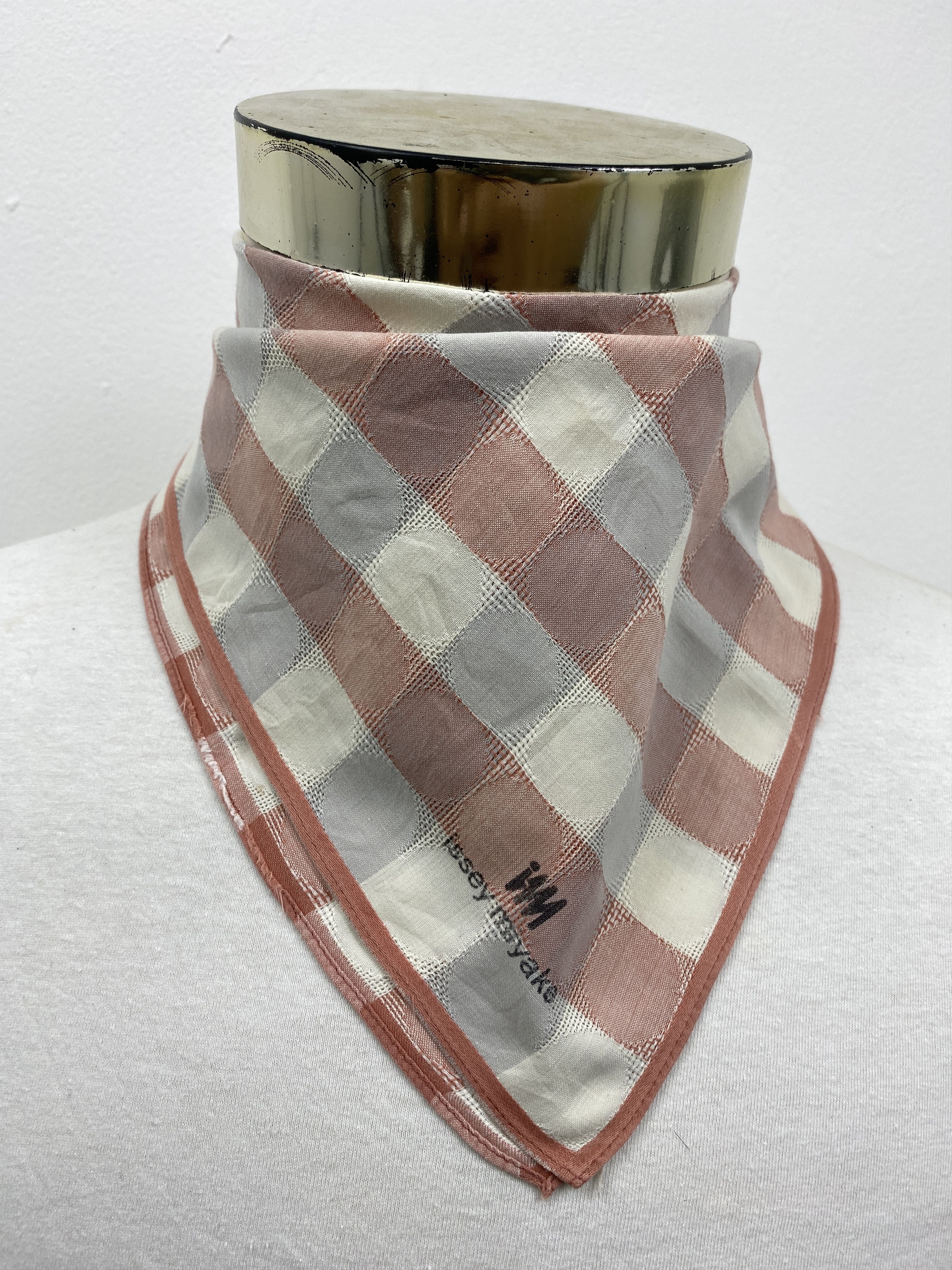 Issey Miyake Issey Miyake Handkerchief / Bandana / Neckerchief HKC0455 Size ONE SIZE - 1 Thumbnail