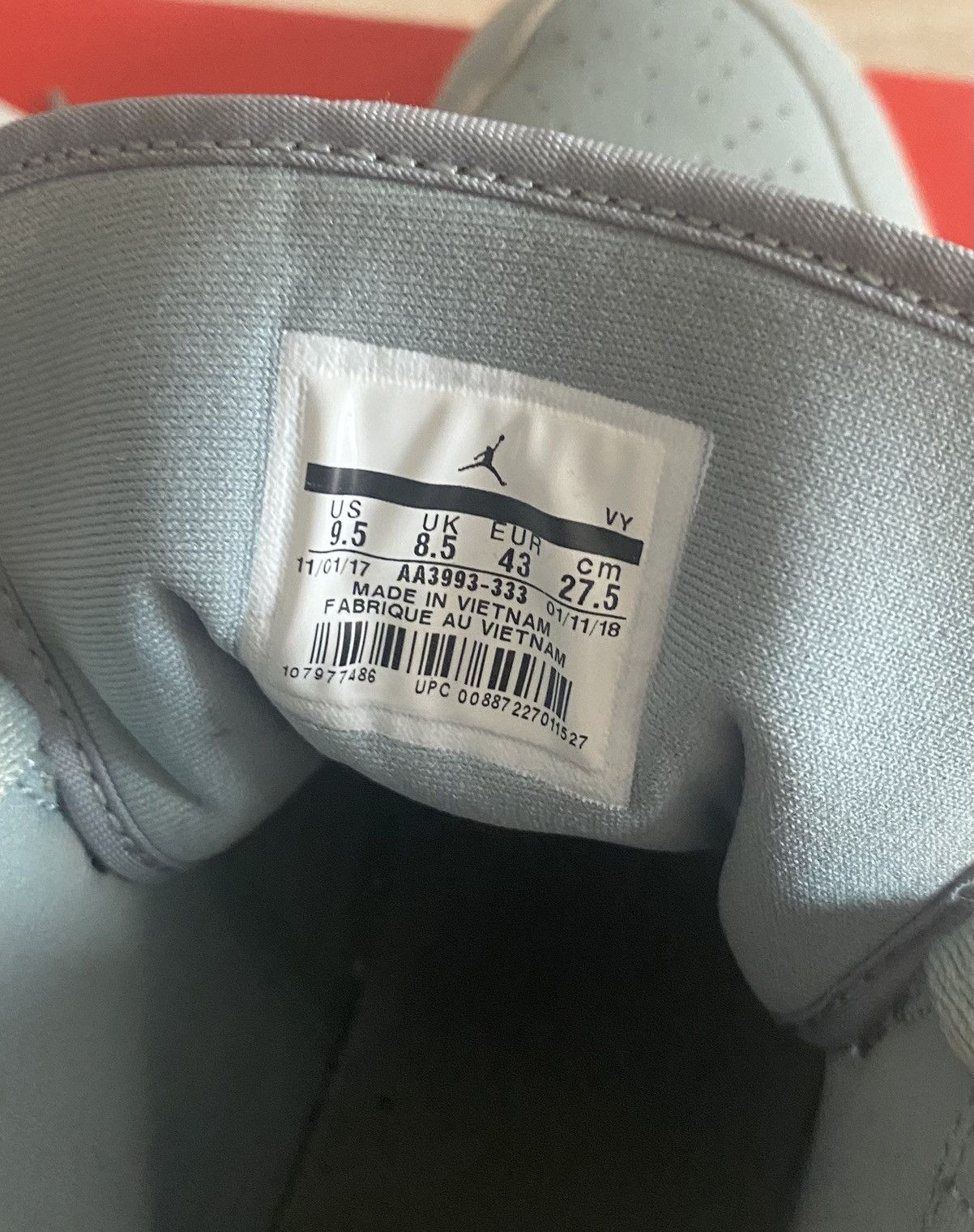 Nike NIKE AIR JORDAN 1 MICA GREEN Size US 9.5 / EU 42-43 - 6 Thumbnail