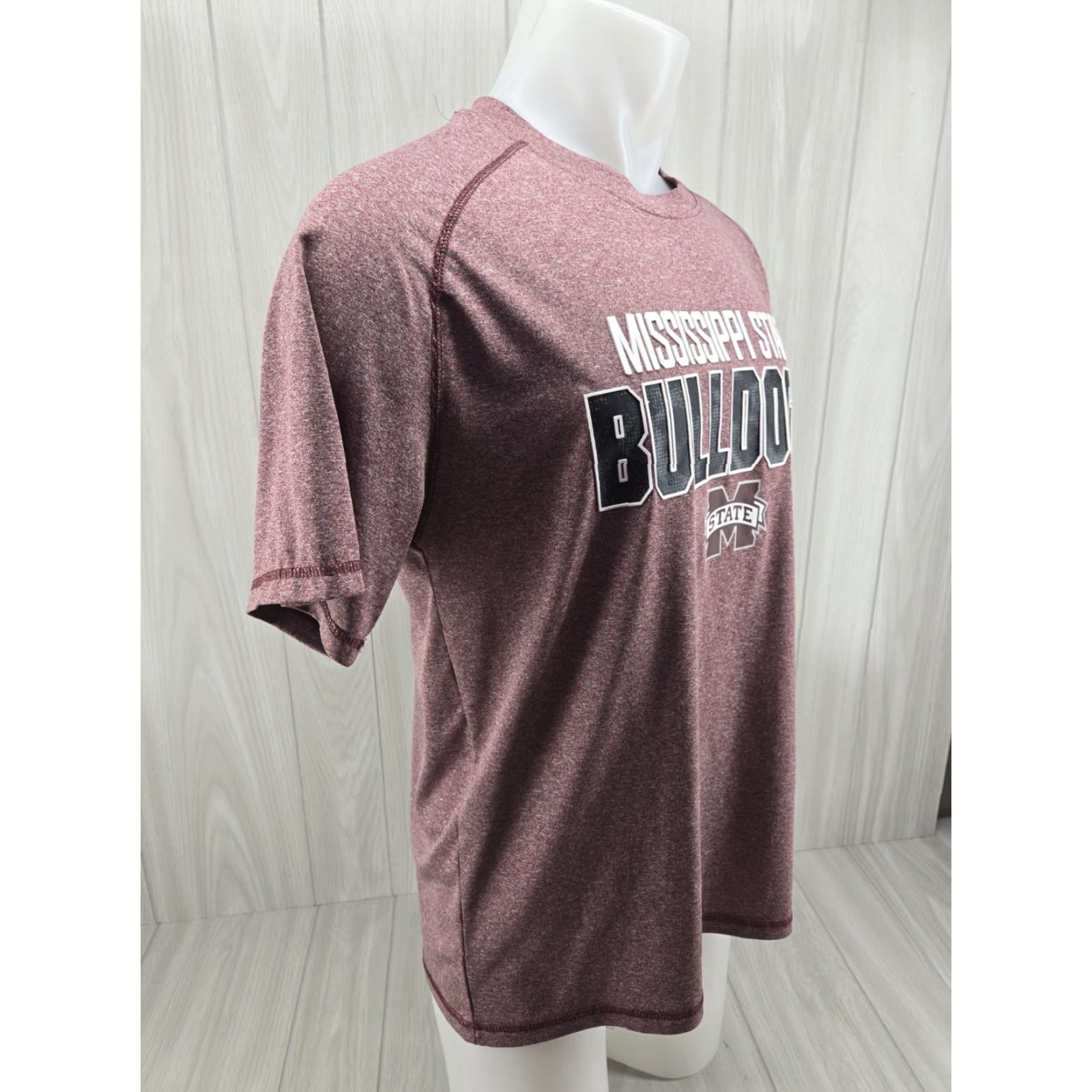 Vintage VINTAGE Mississippi State College Large Red T-Shirt Raised Letters Russell Men L Red Graphic Print College 90s Mens Size US L / EU 52-54 / 3 - 7 Thumbnail
