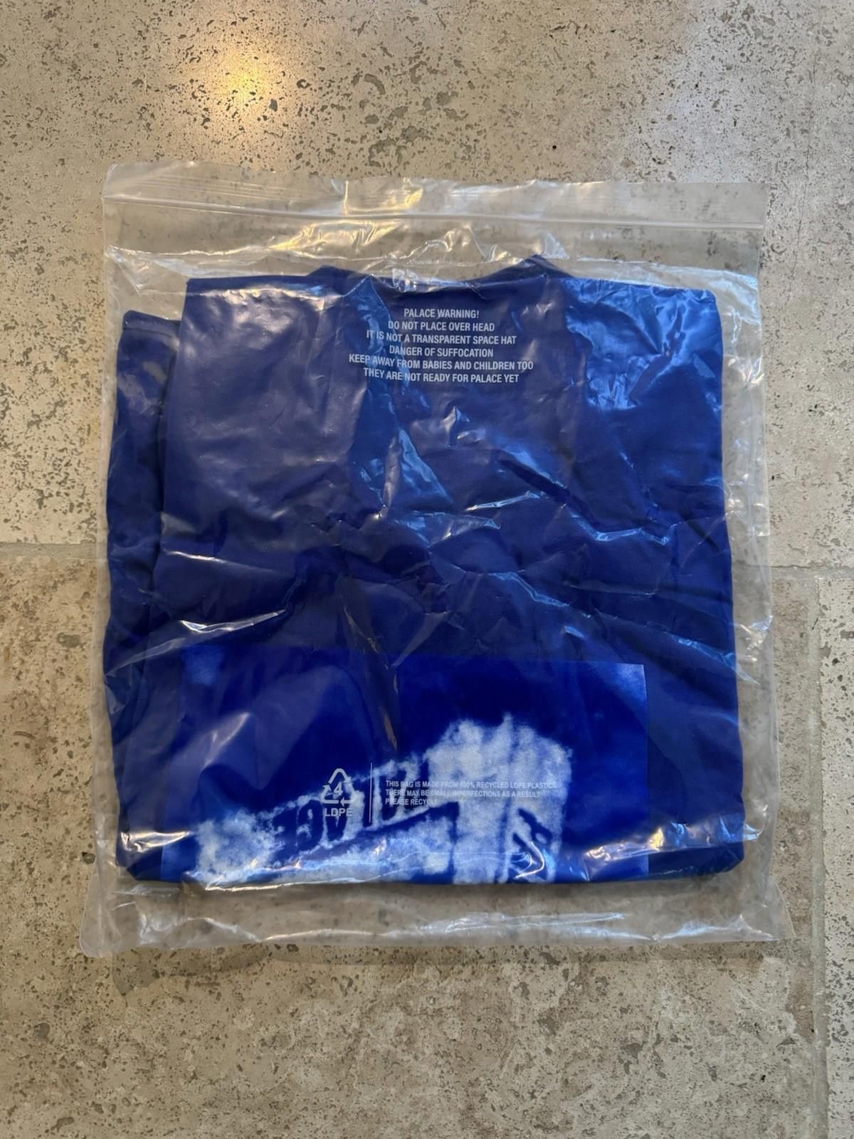 Palace UNDER THE WEATHER T-SHIRT ULTRA SIZE SMALL Size US S / EU 44-46 / 1 - 3 Thumbnail