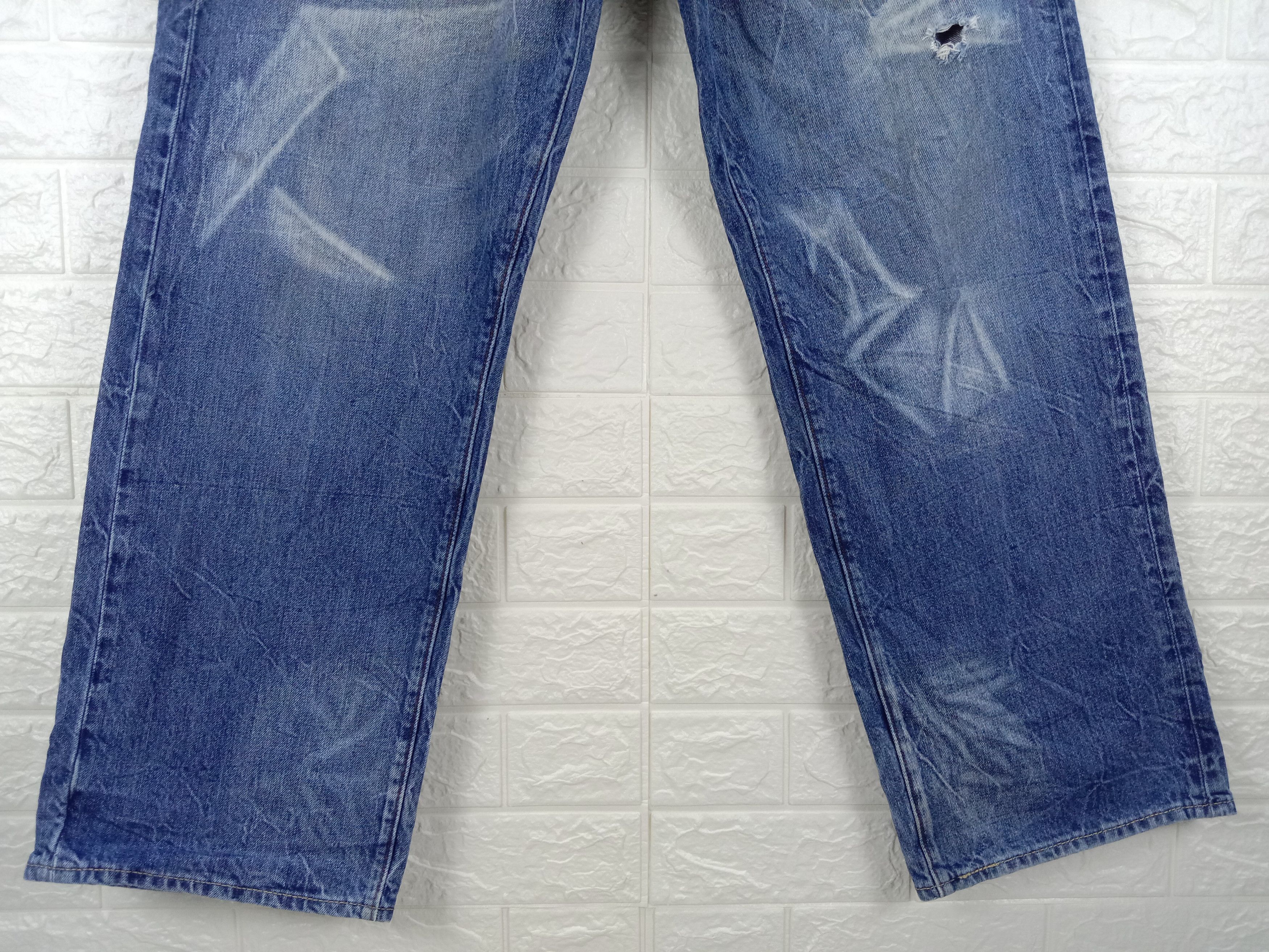 Levi's Vintage Levi's 569 Jeans Blue Wash Distressed Denim Size US 32 / EU 48 - 4 Thumbnail