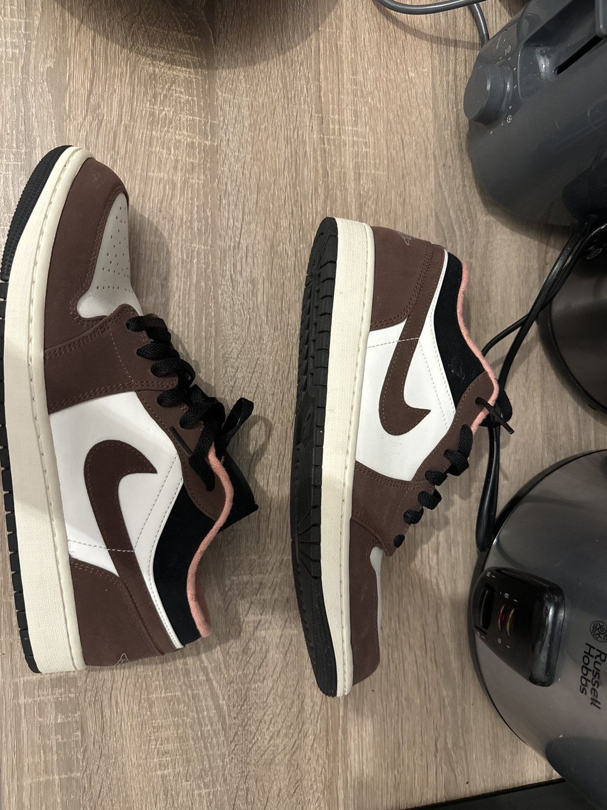 Jordan Brand Jordan 1 low mocha Size US 11.5 / EU 44-45 - 1 Thumbnail