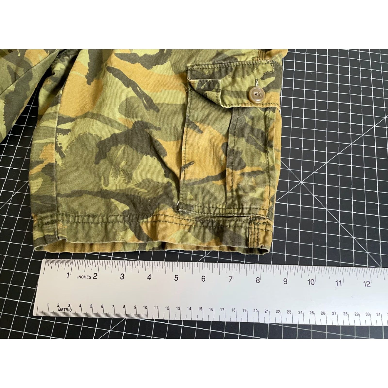 Vintage VINTAGE L.L. Bean Cargo Shorts Men's 30 x 9 Green Camo Cotton Slim Fit Casual Outdoor Size US 30 / EU 46 - 7 Thumbnail