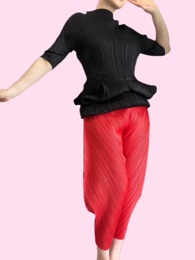 Issey Miyake Issey Miyake size:4 Black pleated magic dress Size S / US 4 / IT 40 - 2 Thumbnail